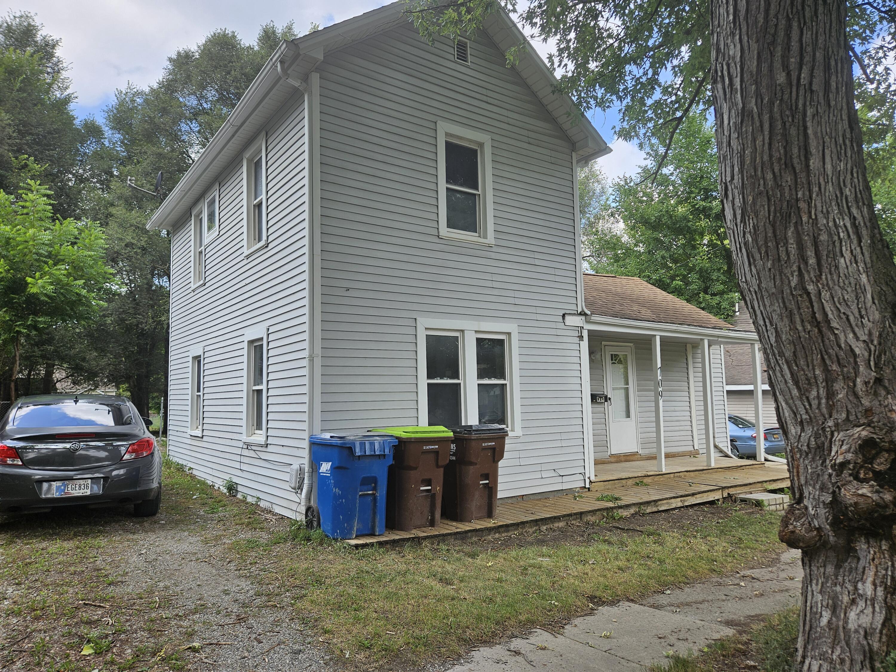 709 N Locust Street Property Photo 12
