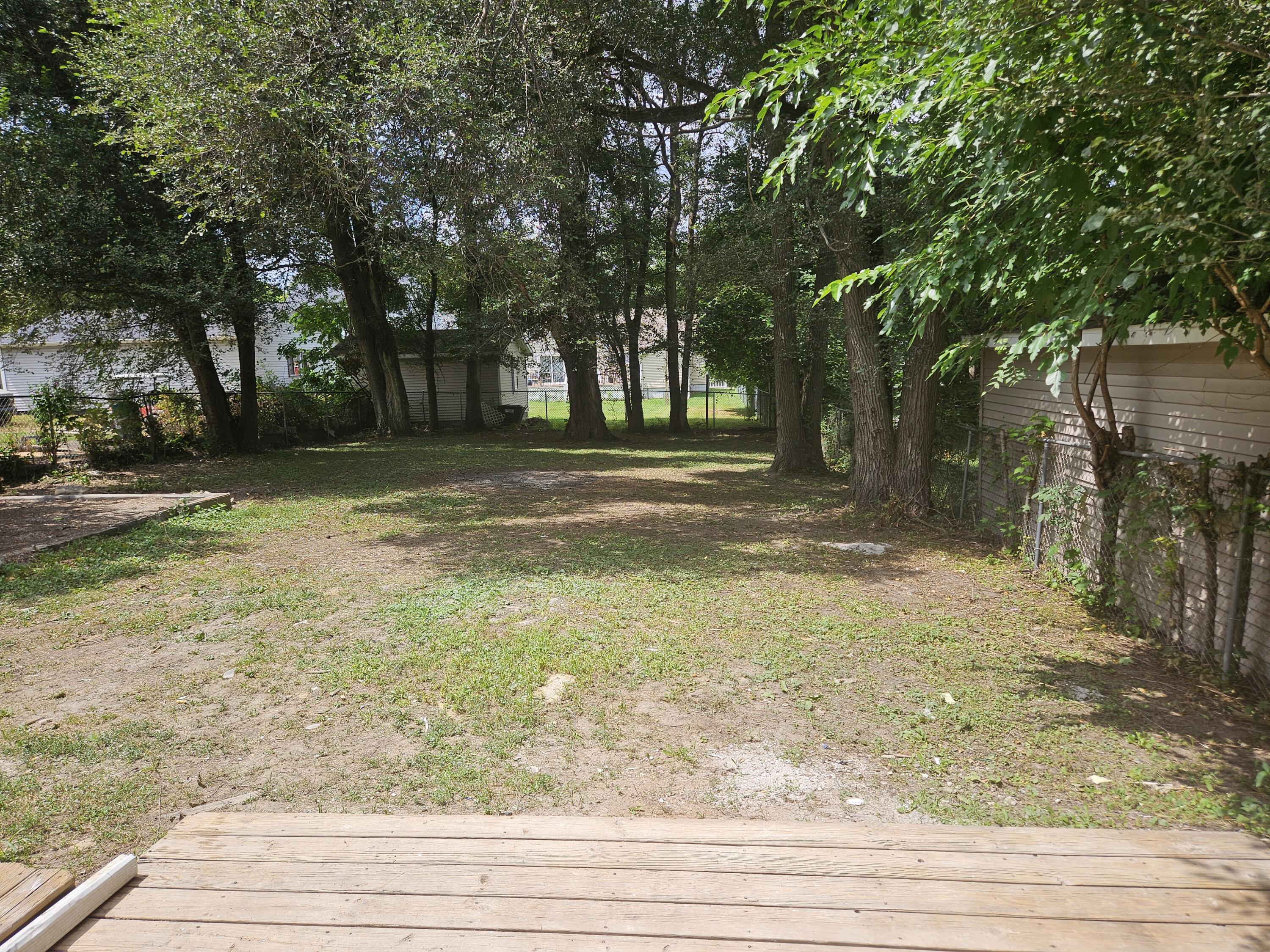709 N Locust Street Property Photo 13