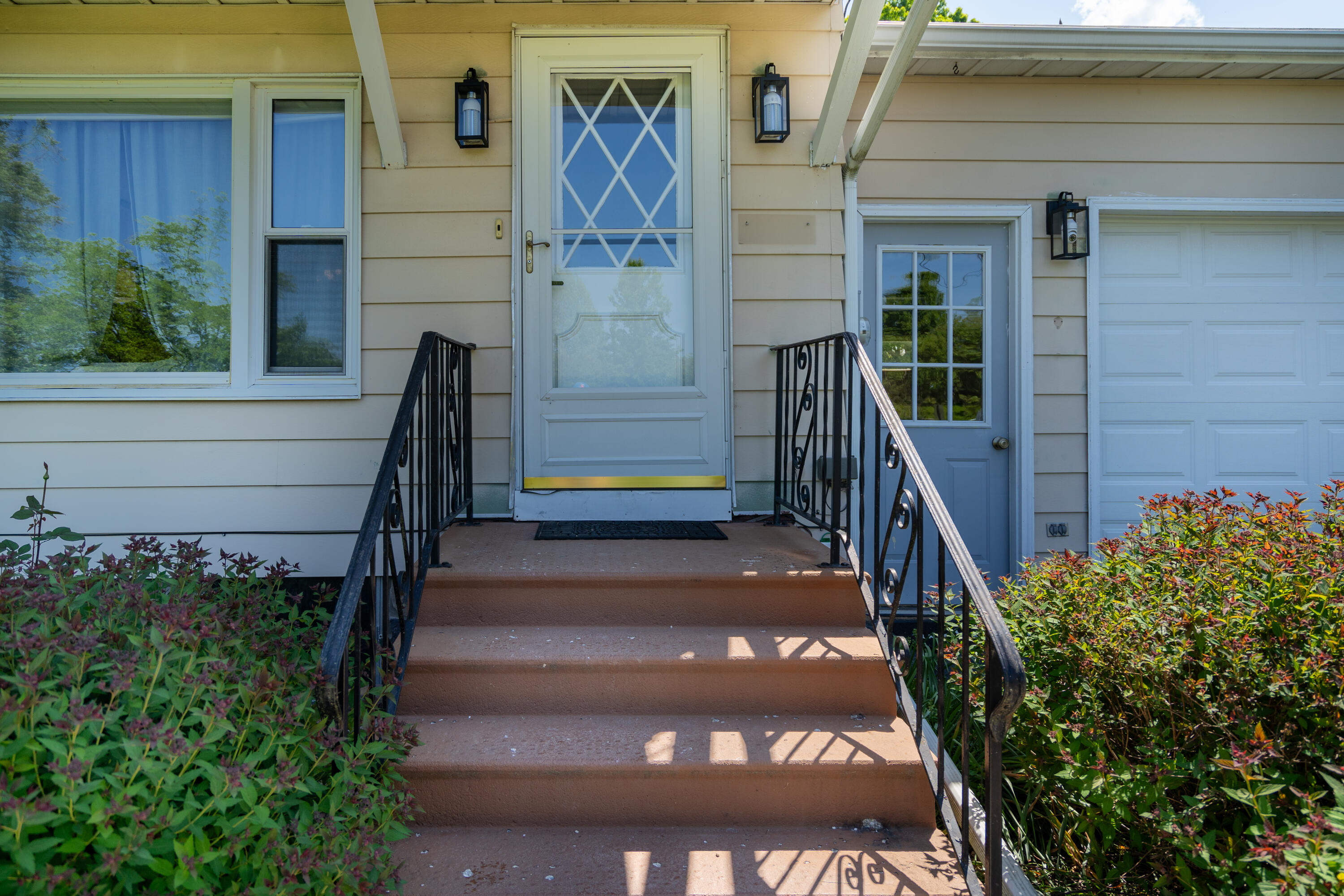 1447 71 1/2 Street Property Photo 3