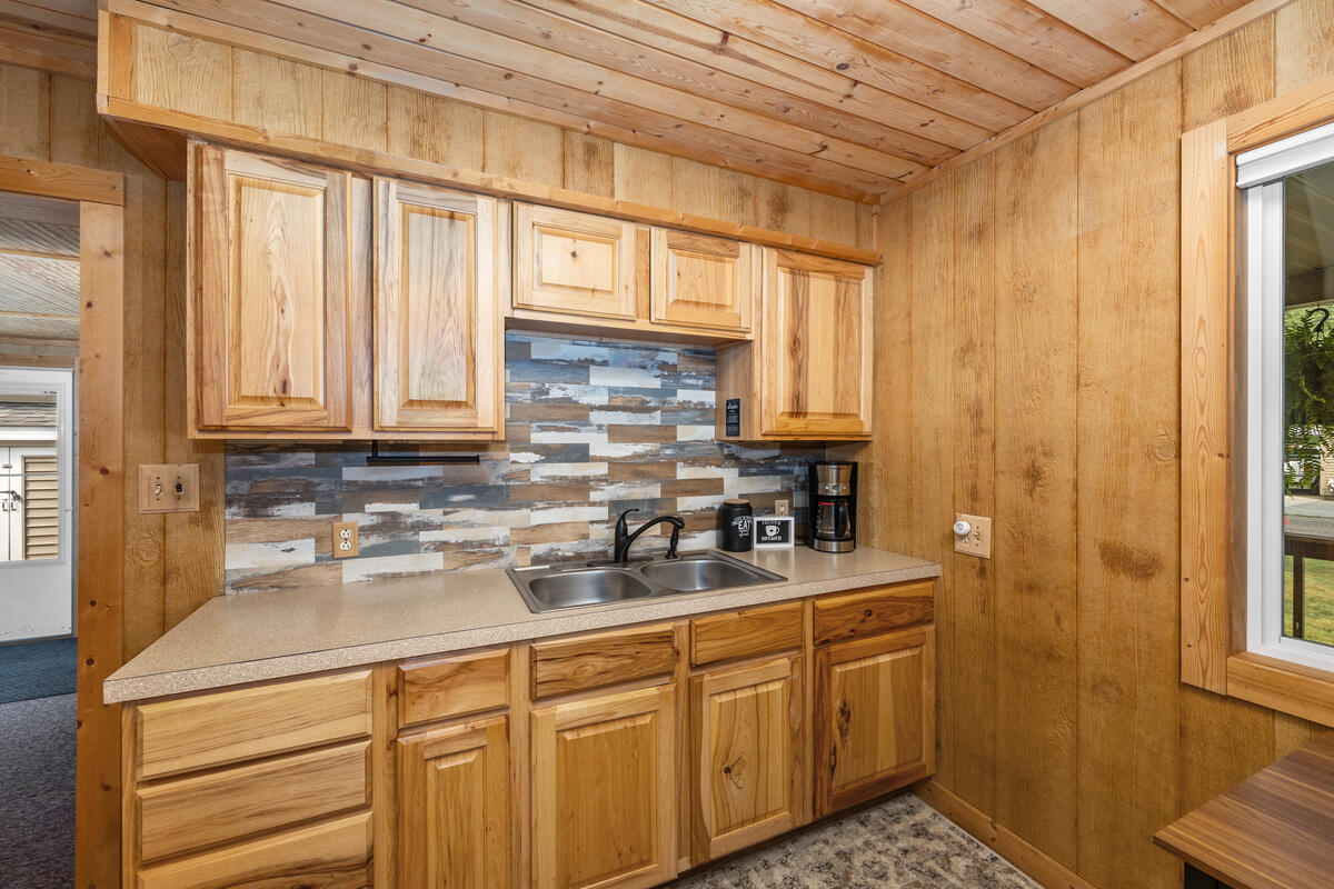 1655 S Camp Avenue Property Photo 6