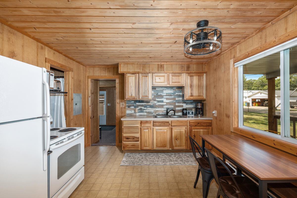 1655 S Camp Avenue Property Photo 7