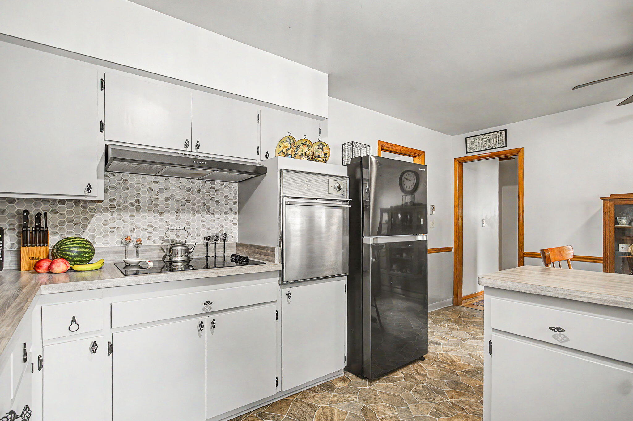 427 Bates Street Property Photo 11