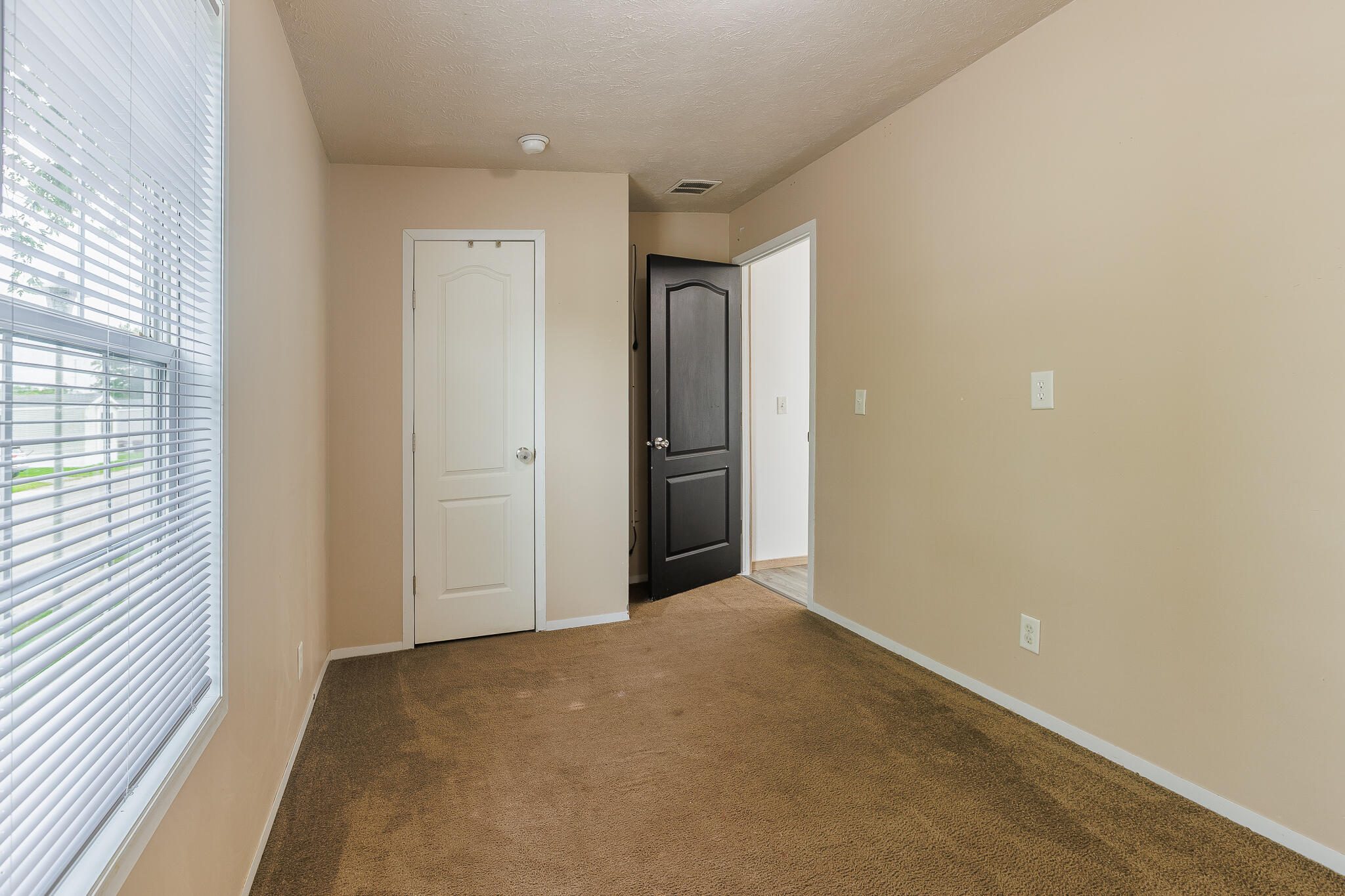3907 Vail Avenue Nw Property Photo 3