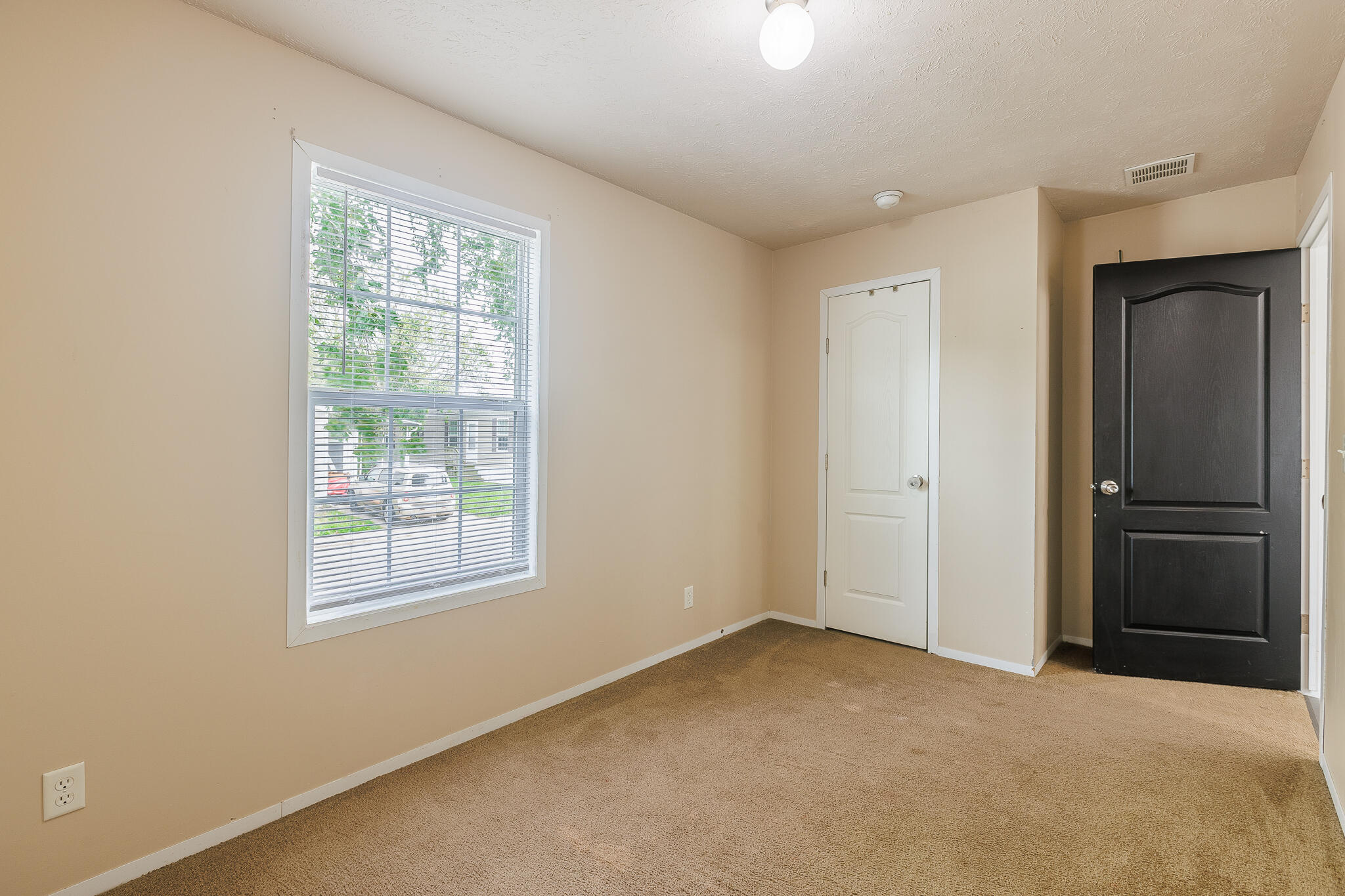3907 Vail Avenue Nw Property Photo 4