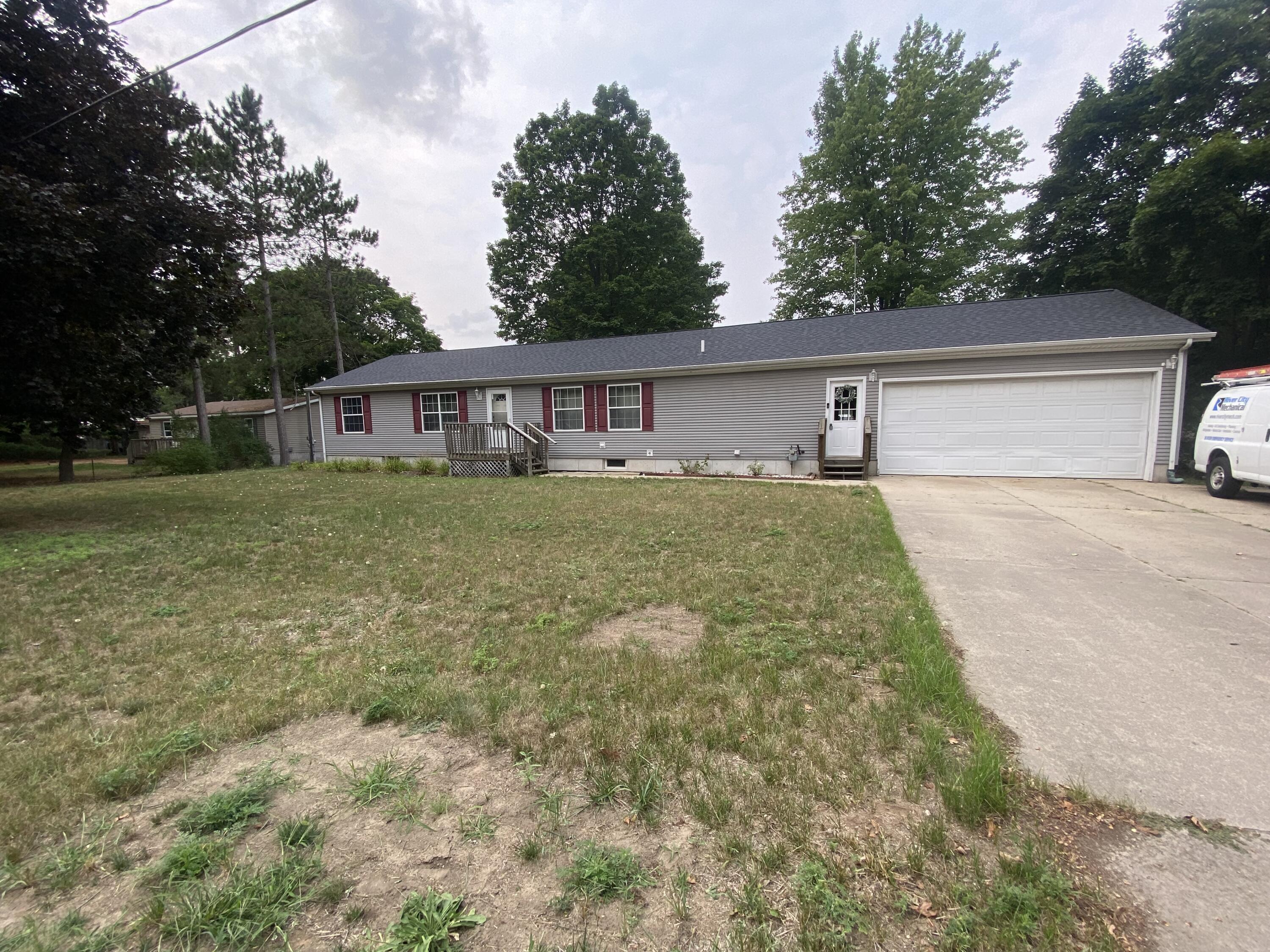 1551 E Pine Hill Avenue Property Photo 1
