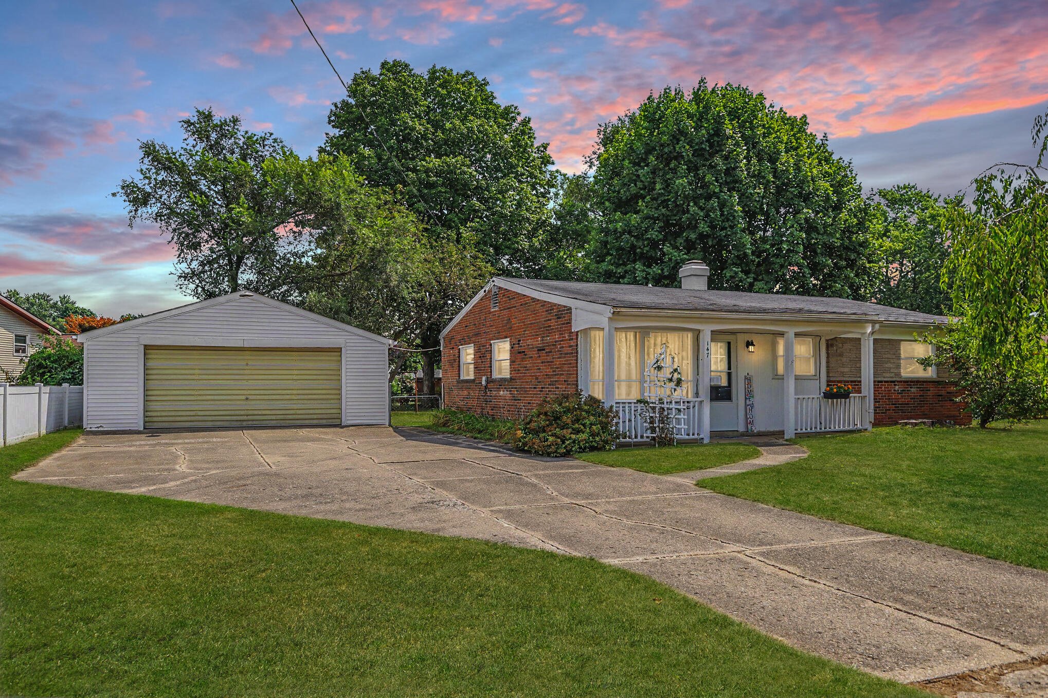 147 E Southfield Drive Property Photo 1