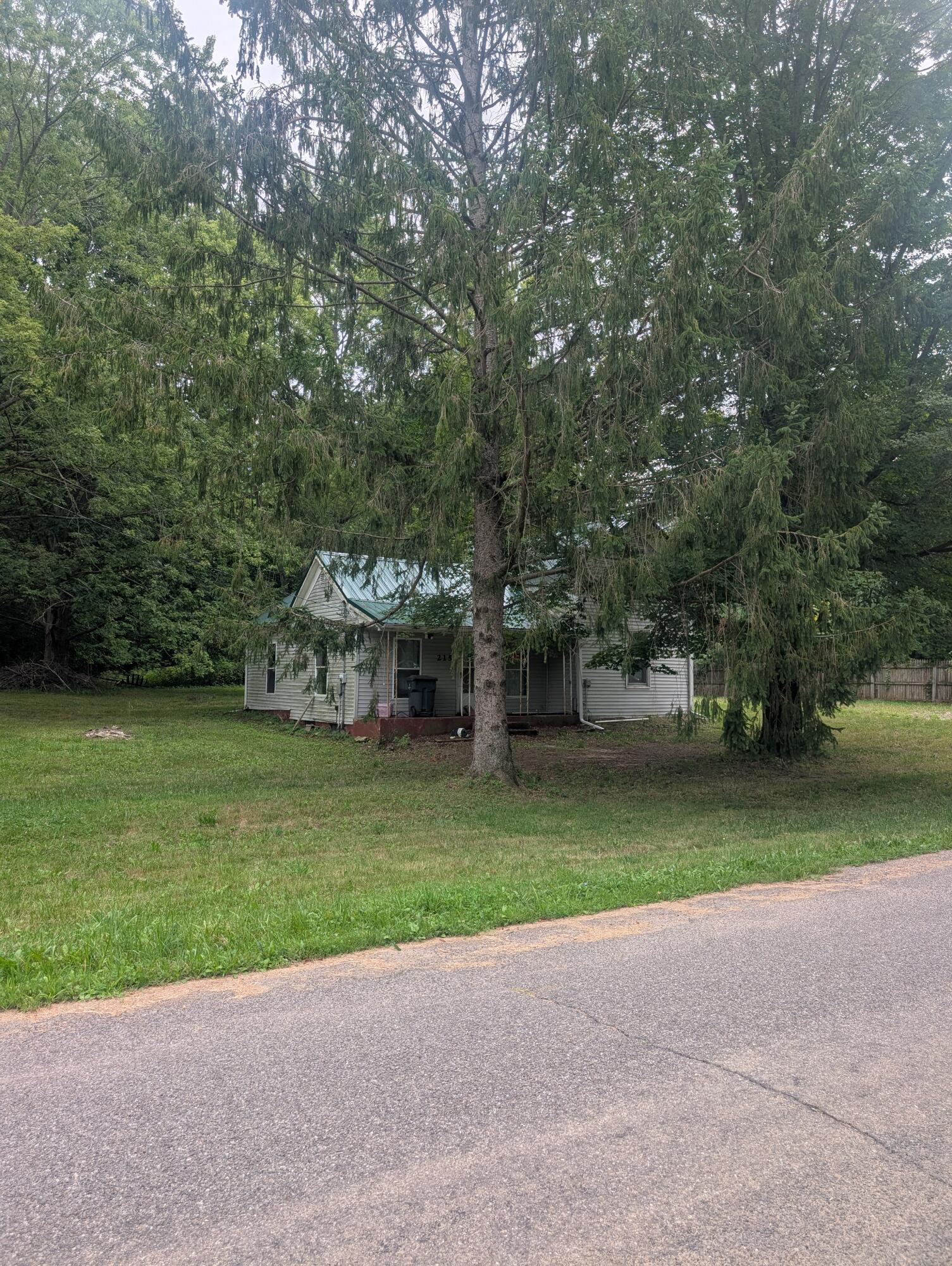 215 S Monroe Street Property Photo 4