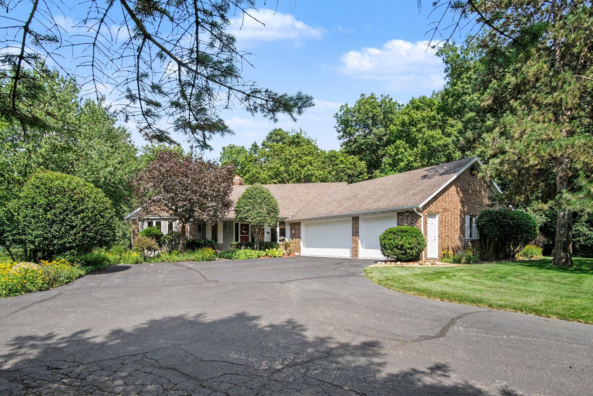 7930 Crestview Drive Ne Property Photo 2