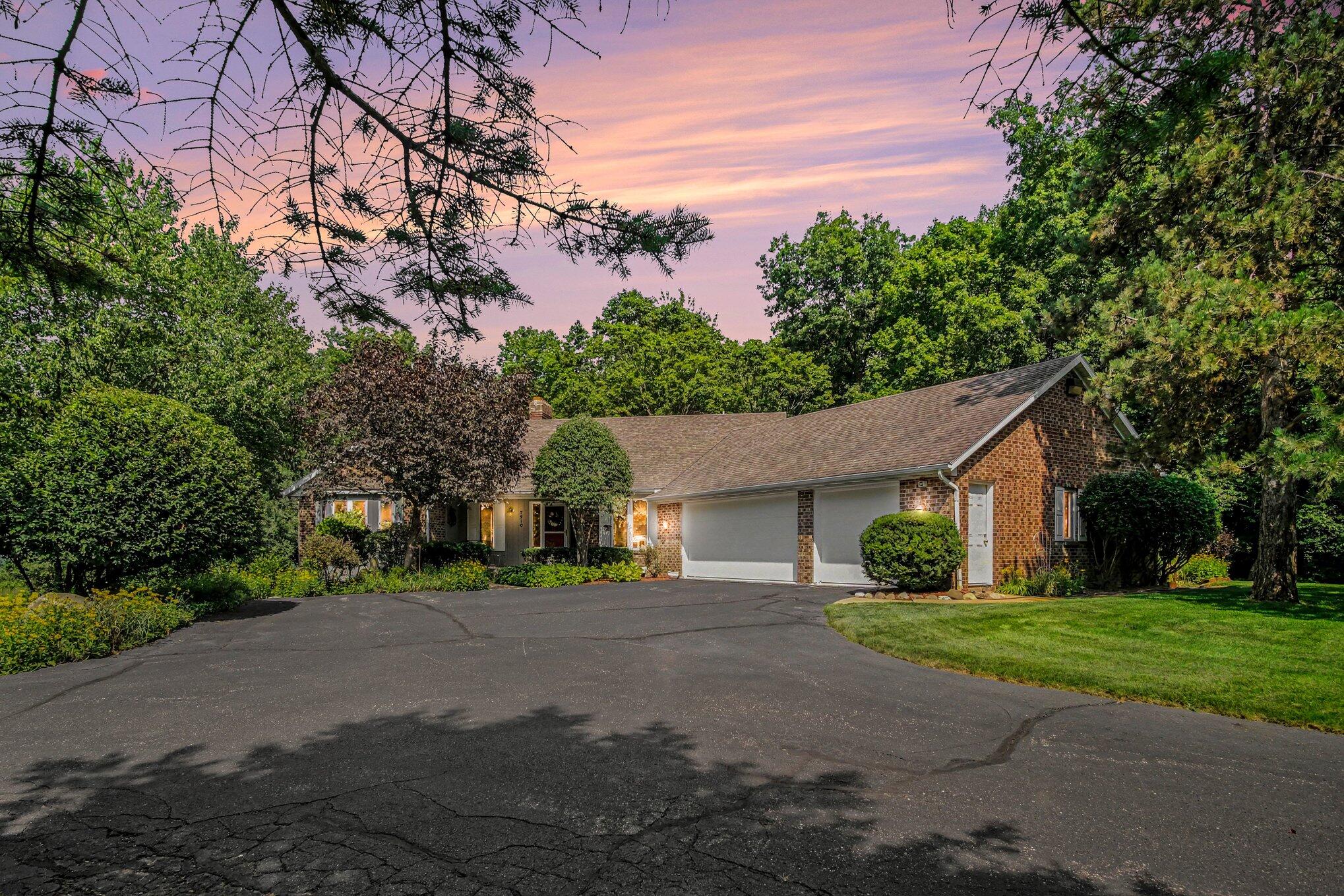 7930 Crestview Drive Ne Property Photo 4