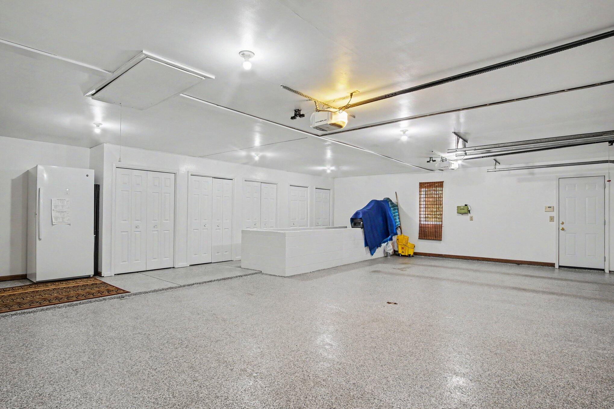 7930 Crestview Drive Ne Property Photo 5