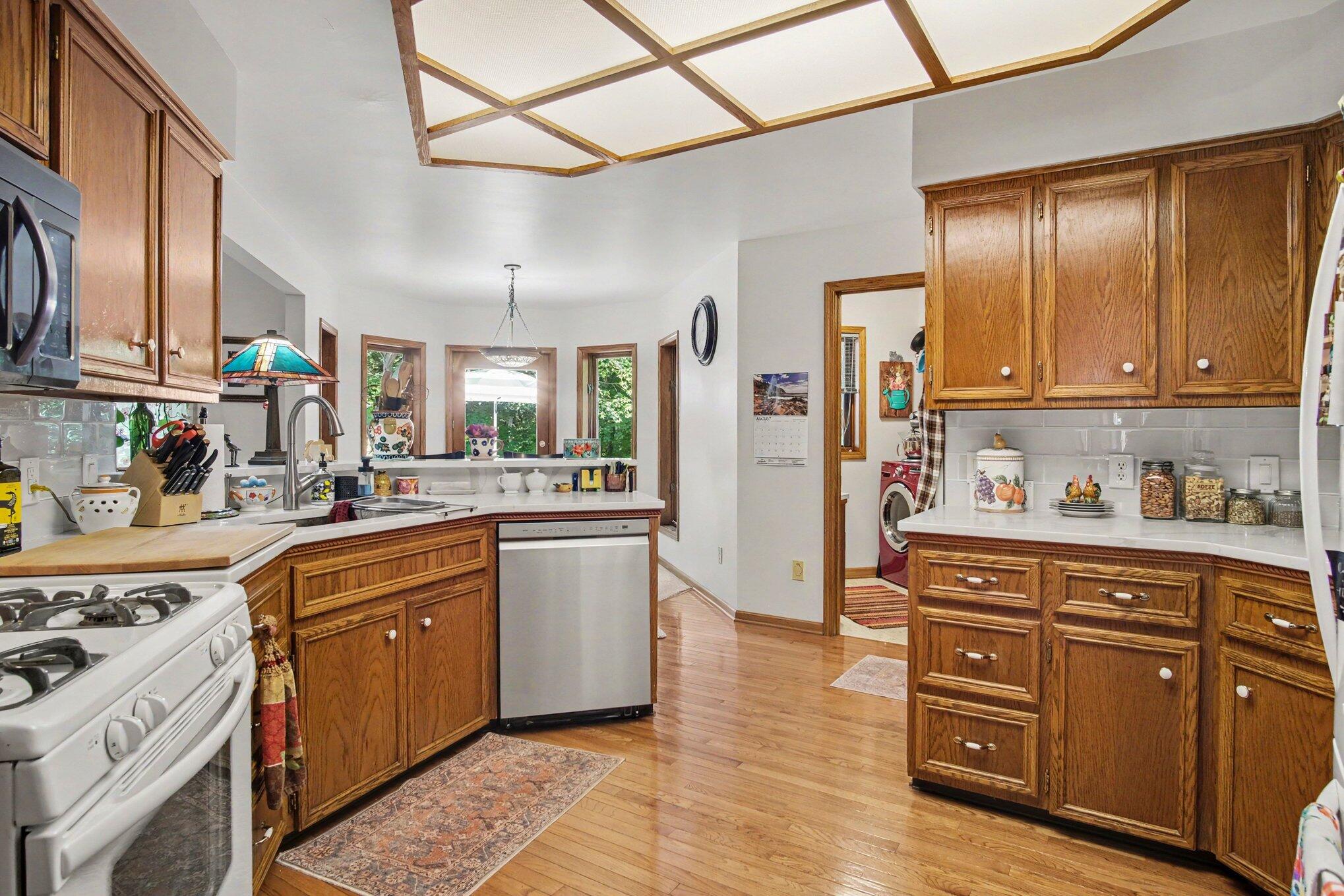 7930 Crestview Drive Ne Property Photo 7