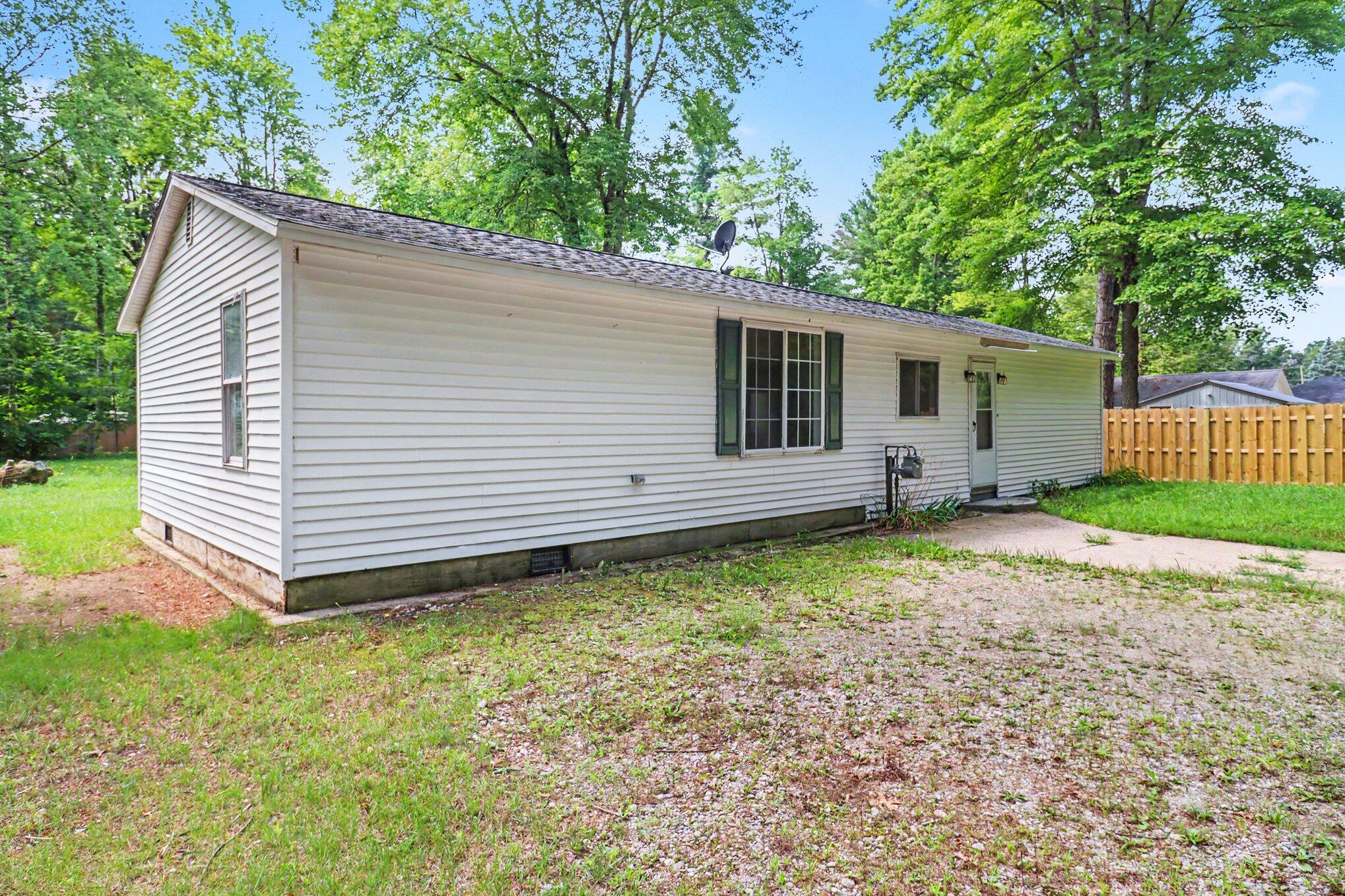 6860 Maple Street Property Photo 3