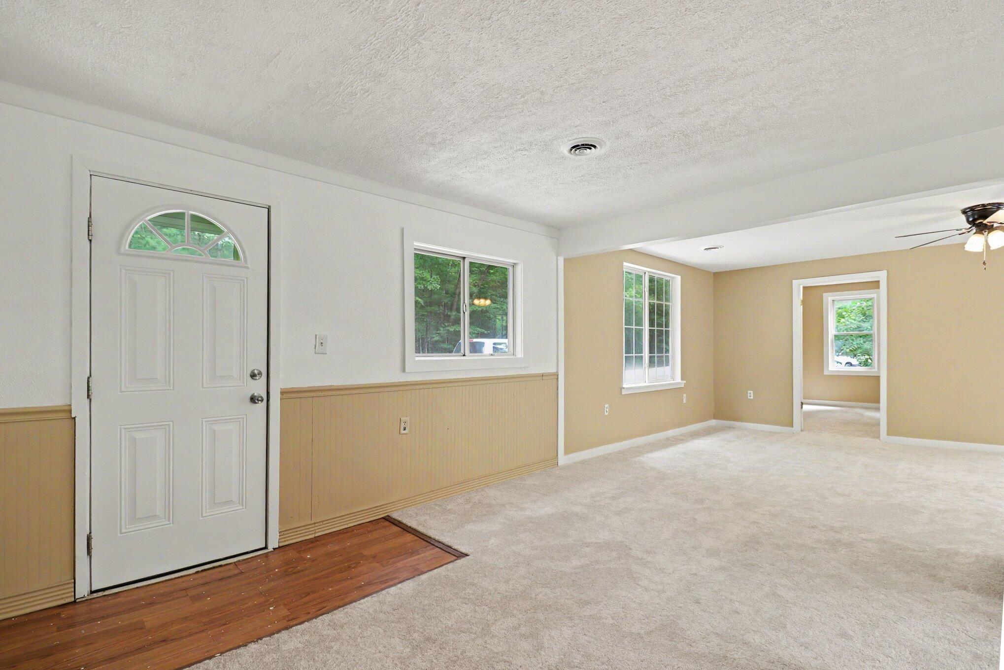 6860 Maple Street Property Photo 4