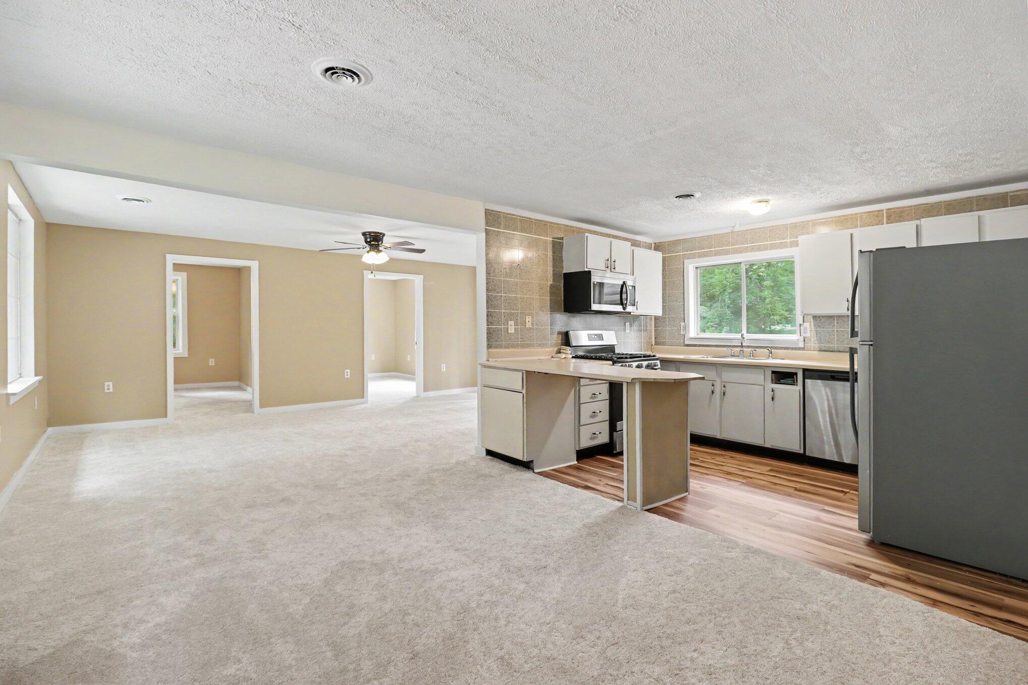 6860 Maple Street Property Photo 5
