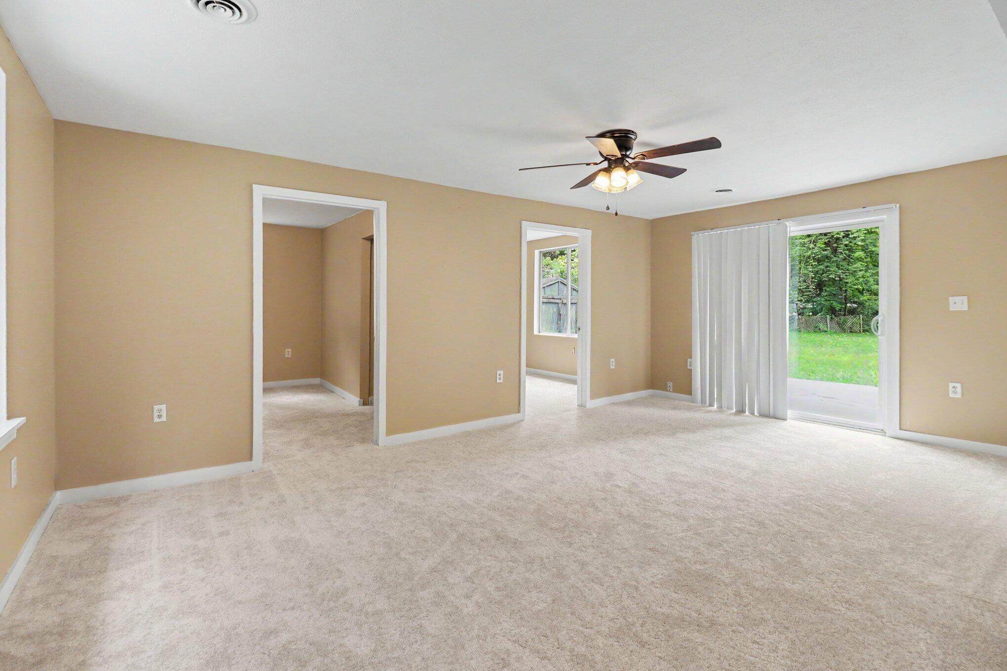 6860 Maple Street Property Photo 8
