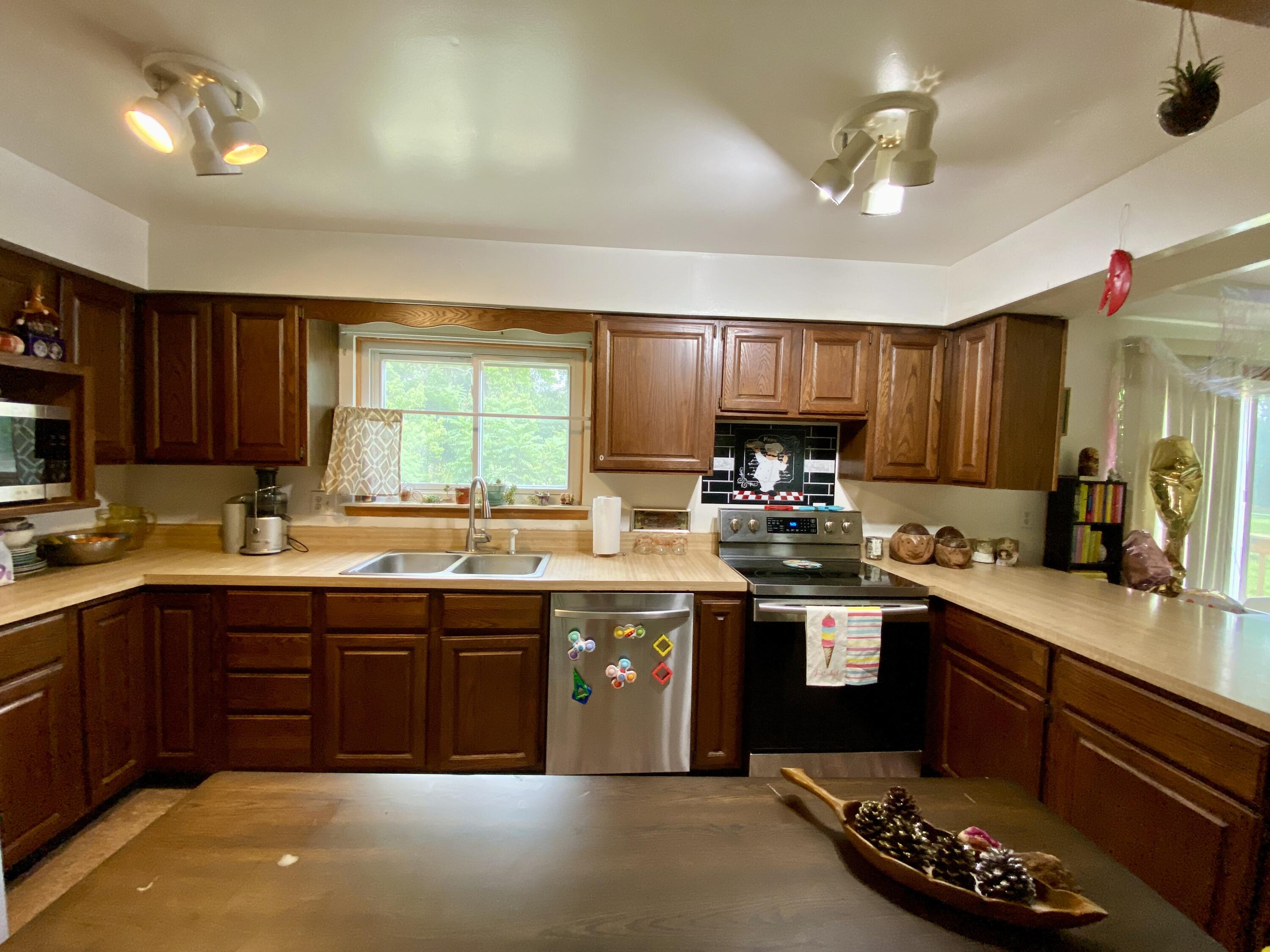 9070 Walnut Drive Property Photo 9