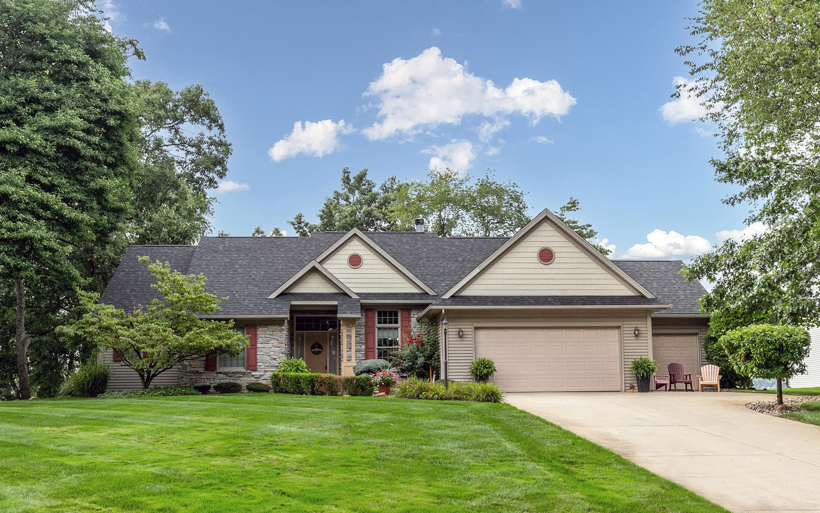 62092 Pheasant Pointe Drive Property Photo 2
