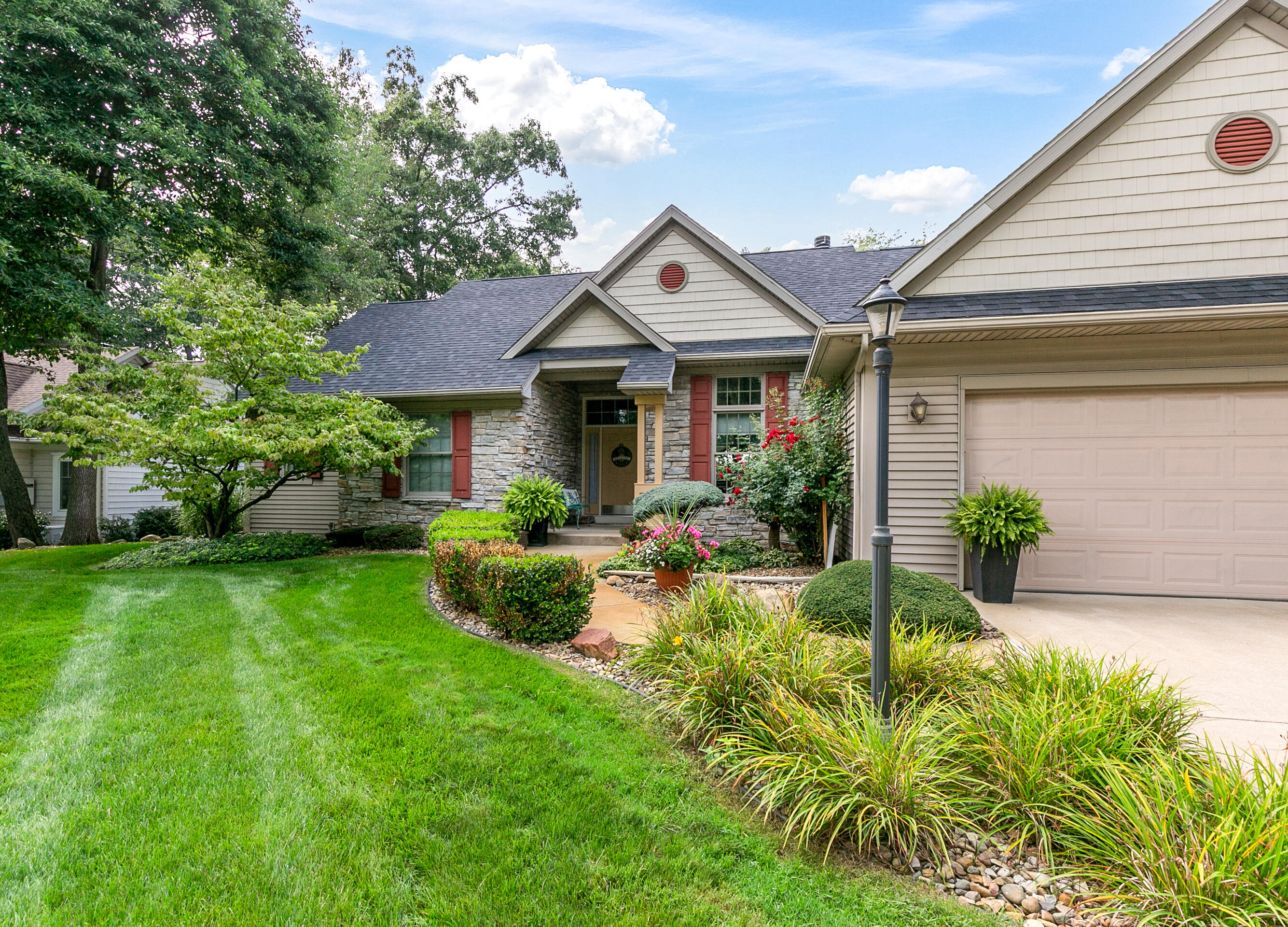 62092 Pheasant Pointe Drive Property Photo 3