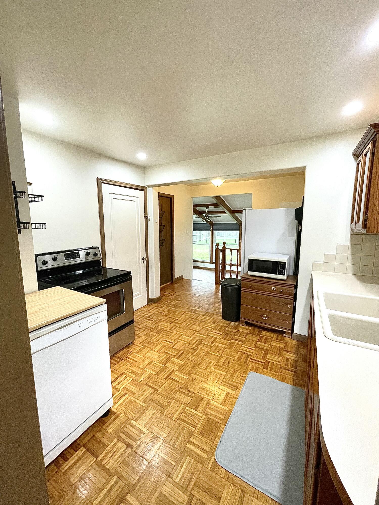 537 Fairfield Avenue Property Photo 4