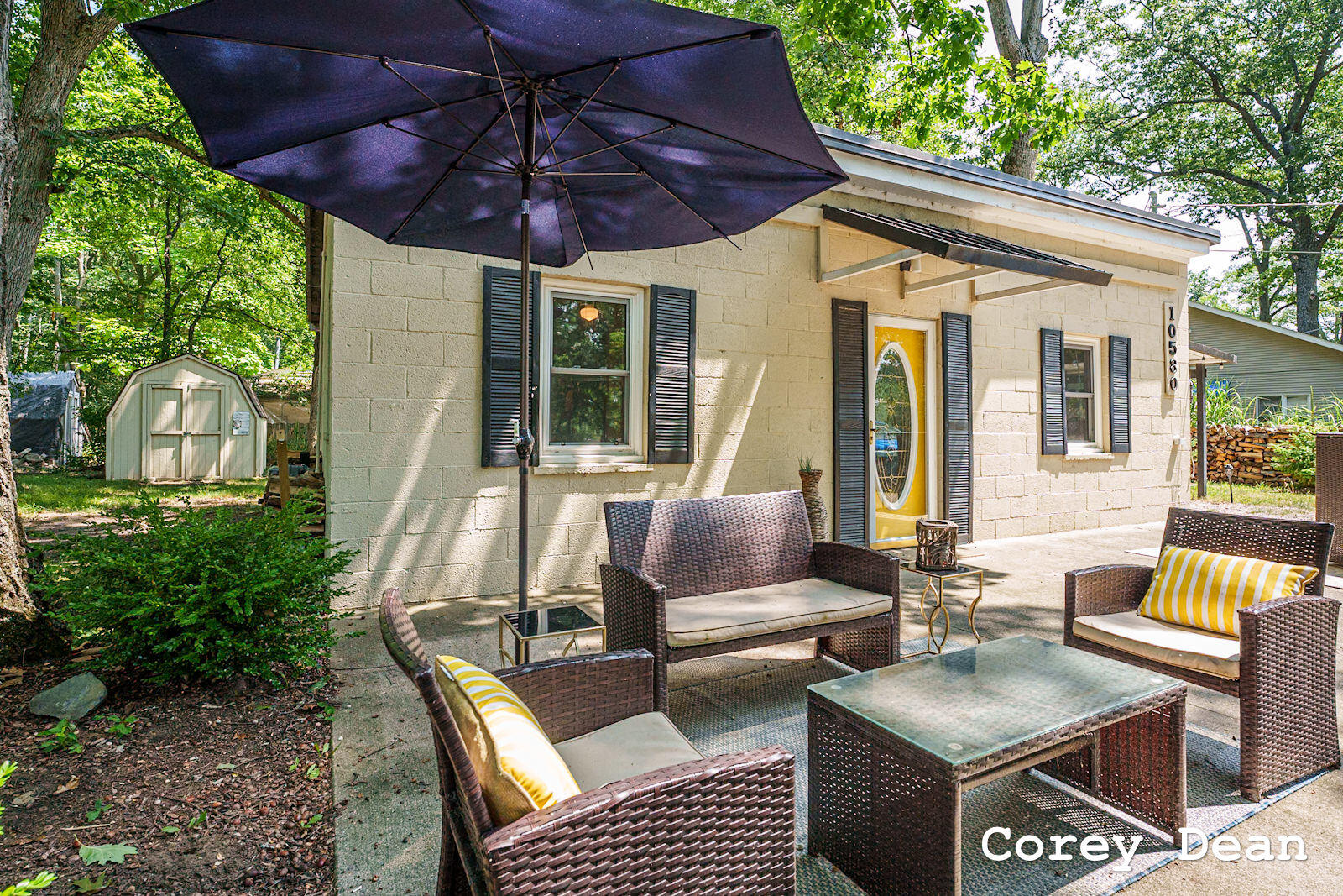 10580 Round Lake Drive Property Photo 4