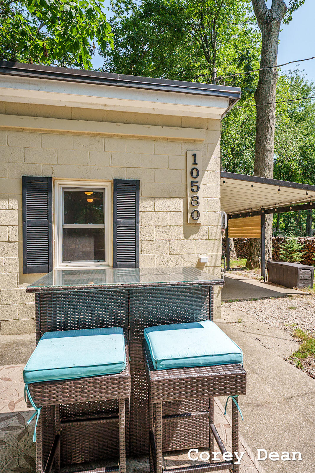 10580 Round Lake Drive Property Photo 5