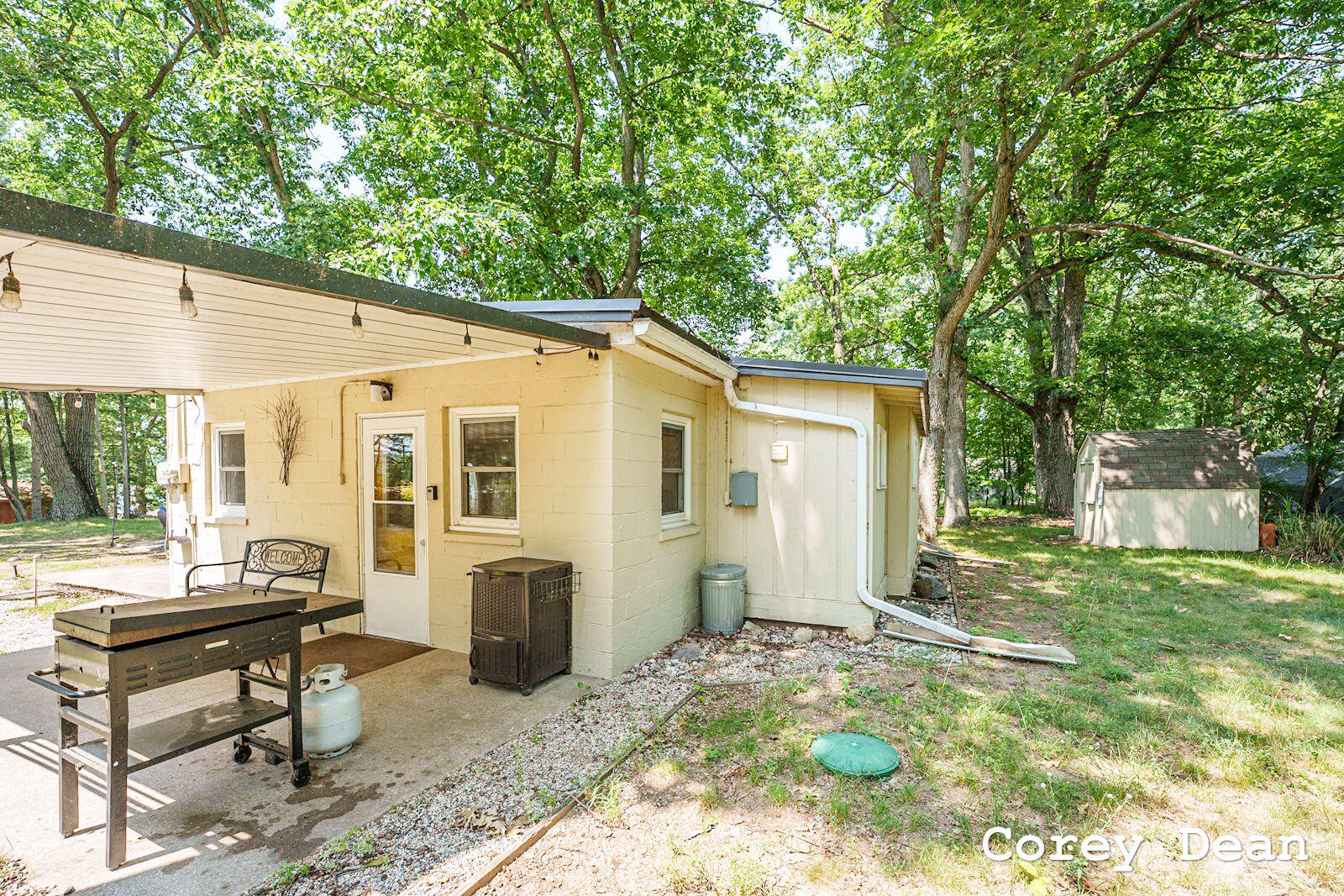10580 Round Lake Drive Property Photo 6