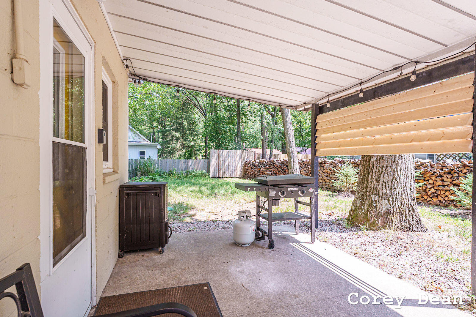10580 Round Lake Drive Property Photo 7