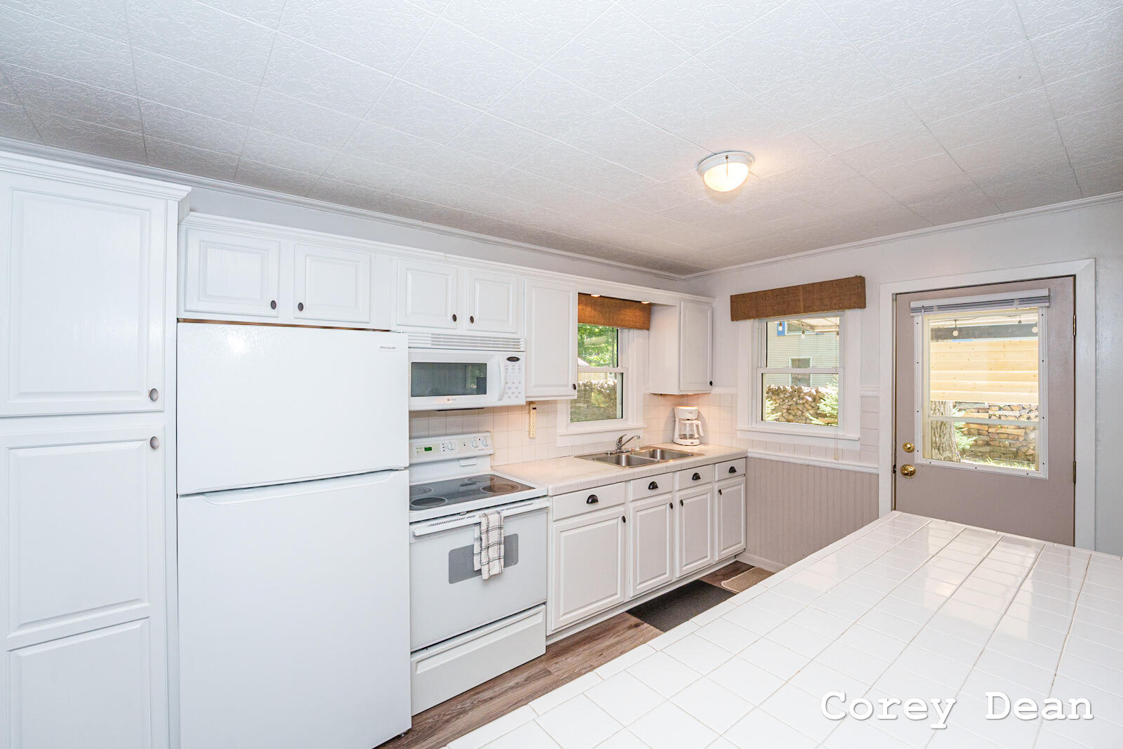 10580 Round Lake Drive Property Photo 13