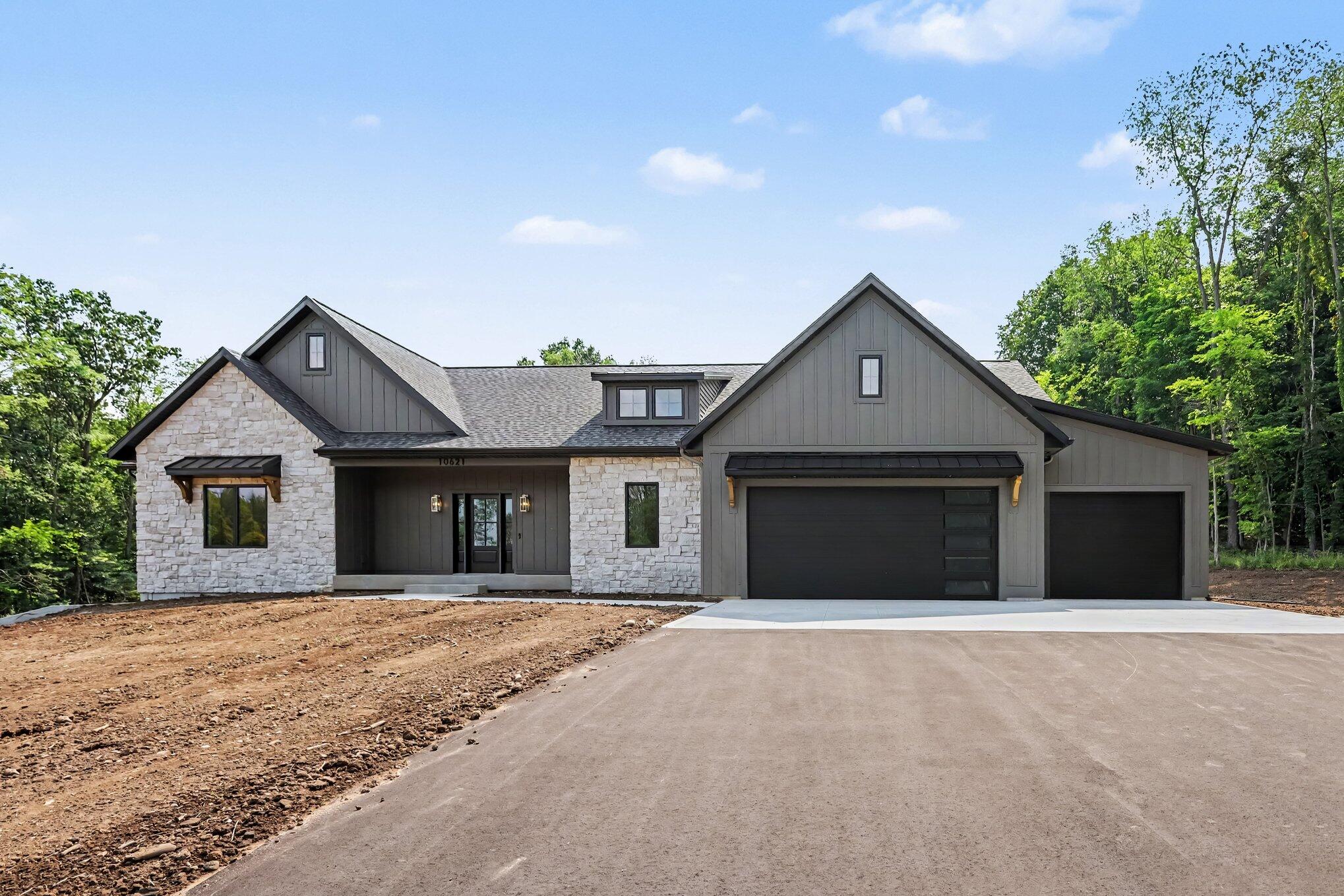 10621 Sun-da-go Drive Property Photo 1