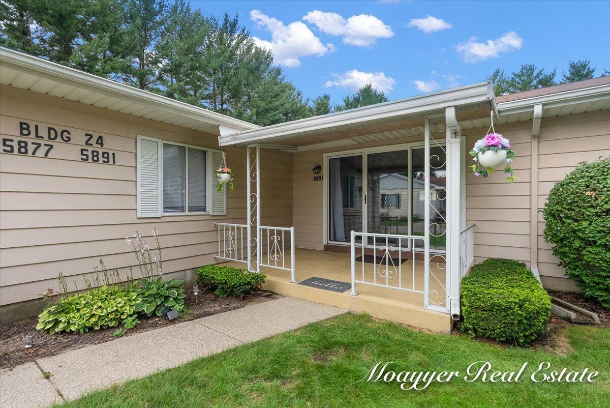 5891 Leisure S Drive Se Property Photo 2