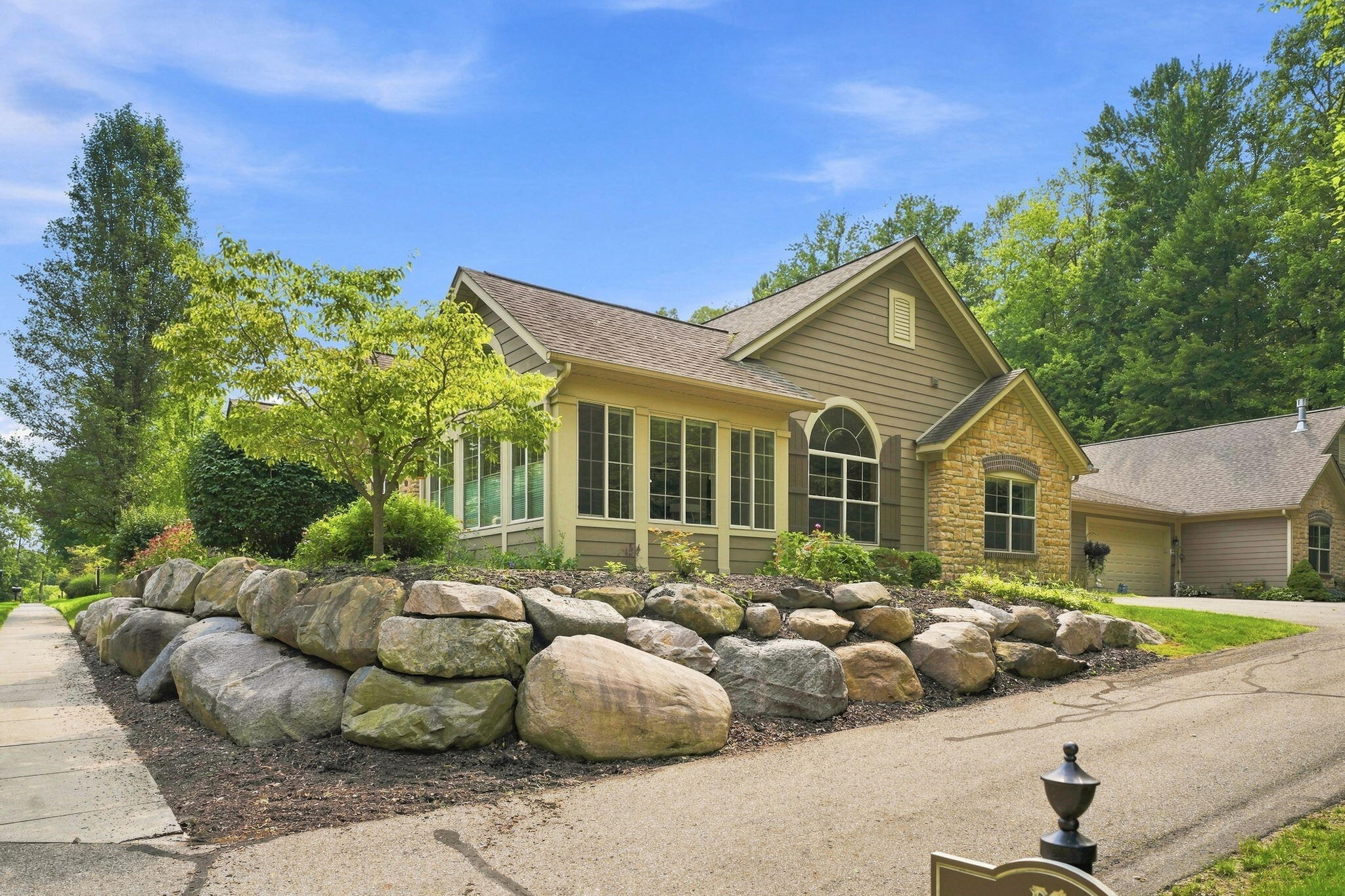 1073 Bridge Crest Se Property Photo 2