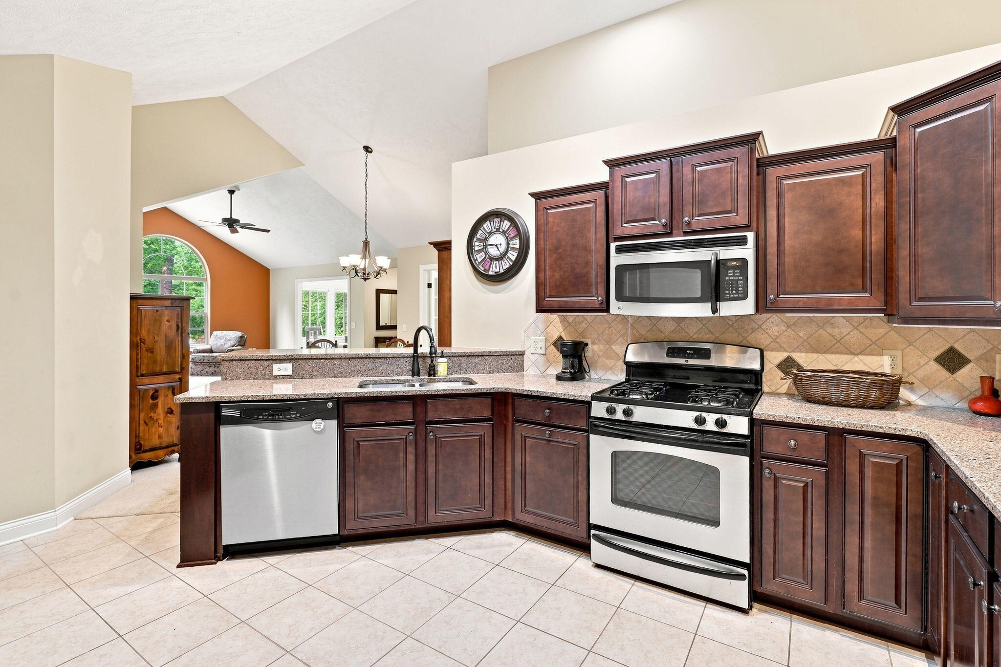 1073 Bridge Crest Se Property Photo 5