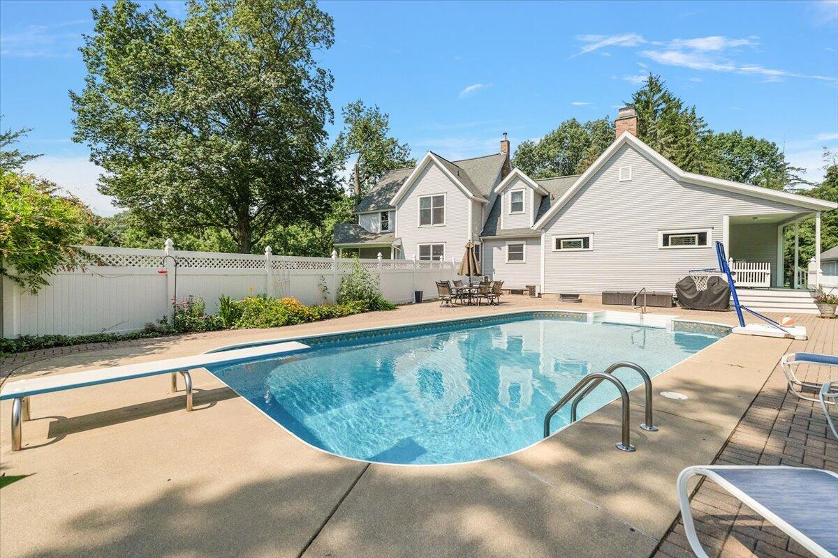 2519 W John Beers Road Property Photo 1