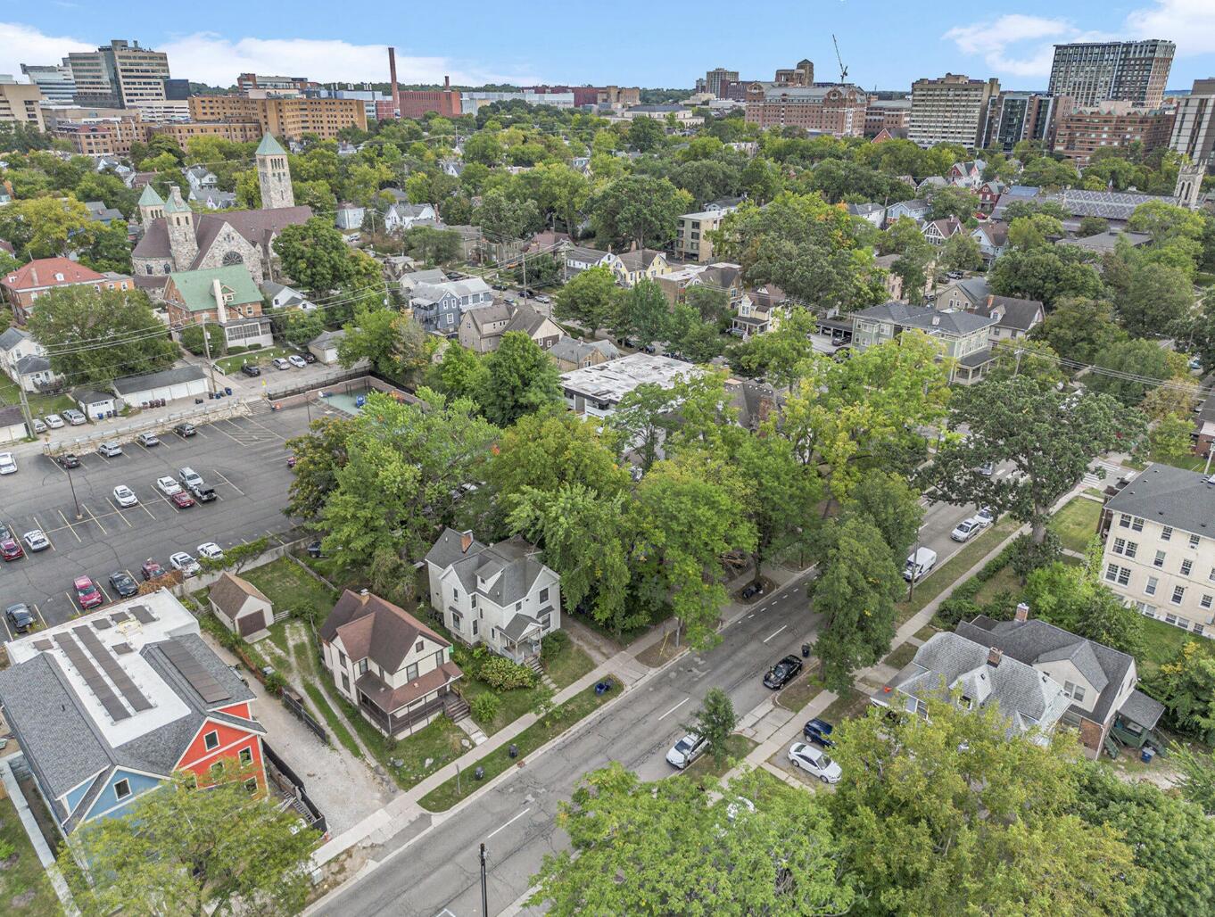 518 N Division Street Property Photo 5
