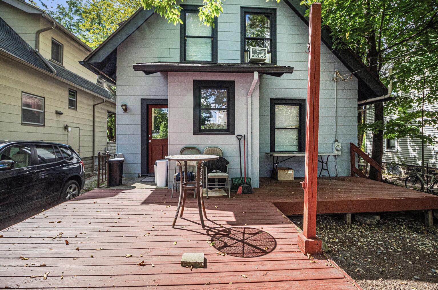 518 N Division Street Property Photo 32