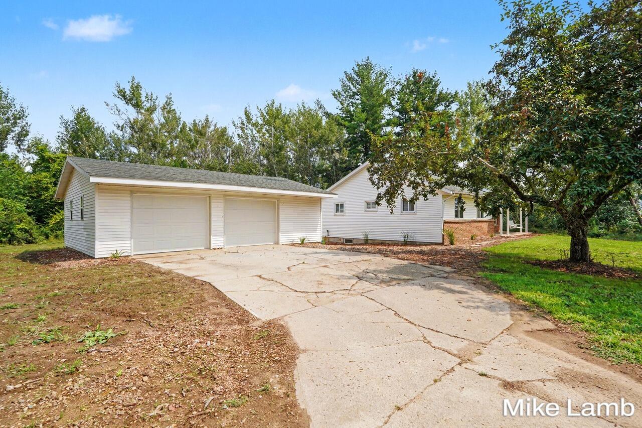 17646 Hall Road Property Photo 2