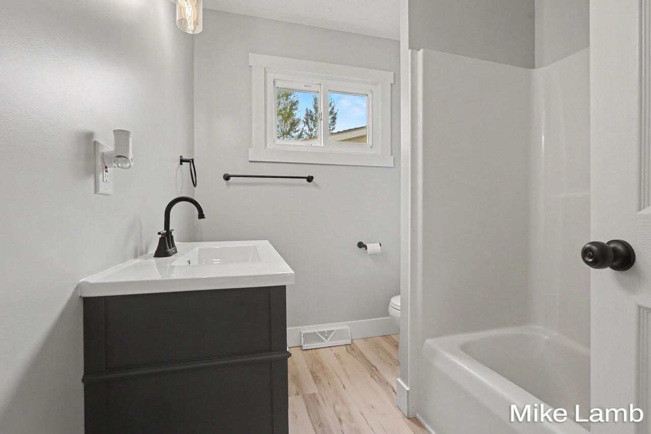 17646 Hall Road Property Photo 9