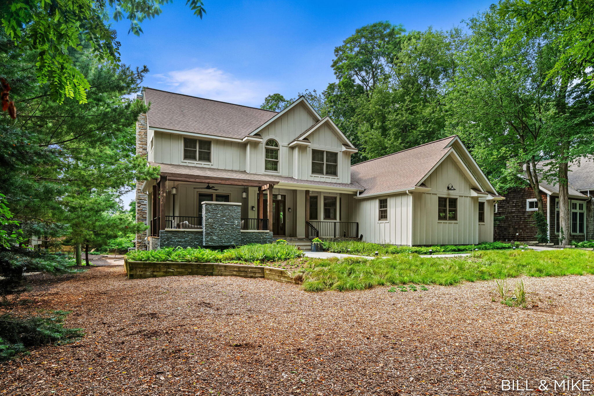 2840 Lake Breeze Drive Property Photo 3