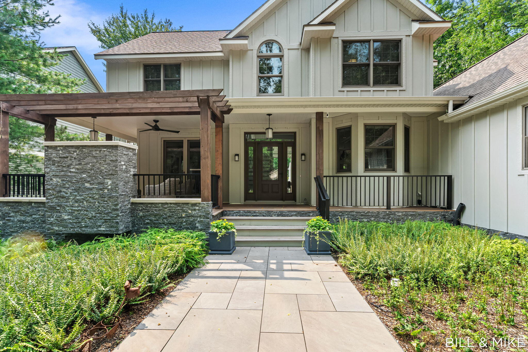 2840 Lake Breeze Drive Property Photo 4