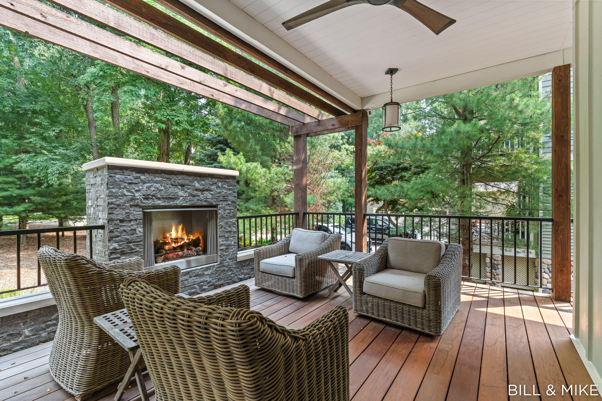 2840 Lake Breeze Drive Property Photo 5
