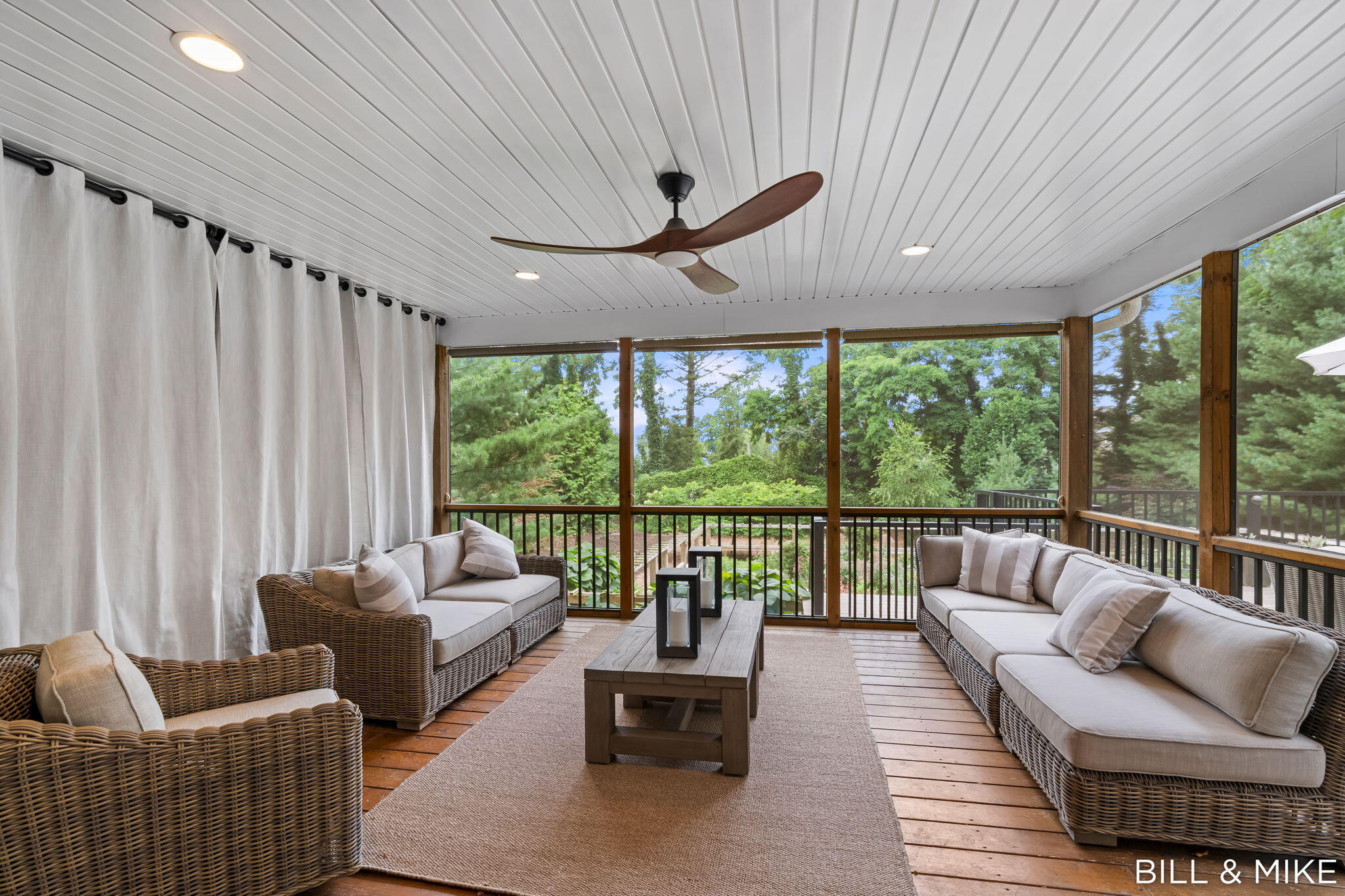 2840 Lake Breeze Drive Property Photo 32
