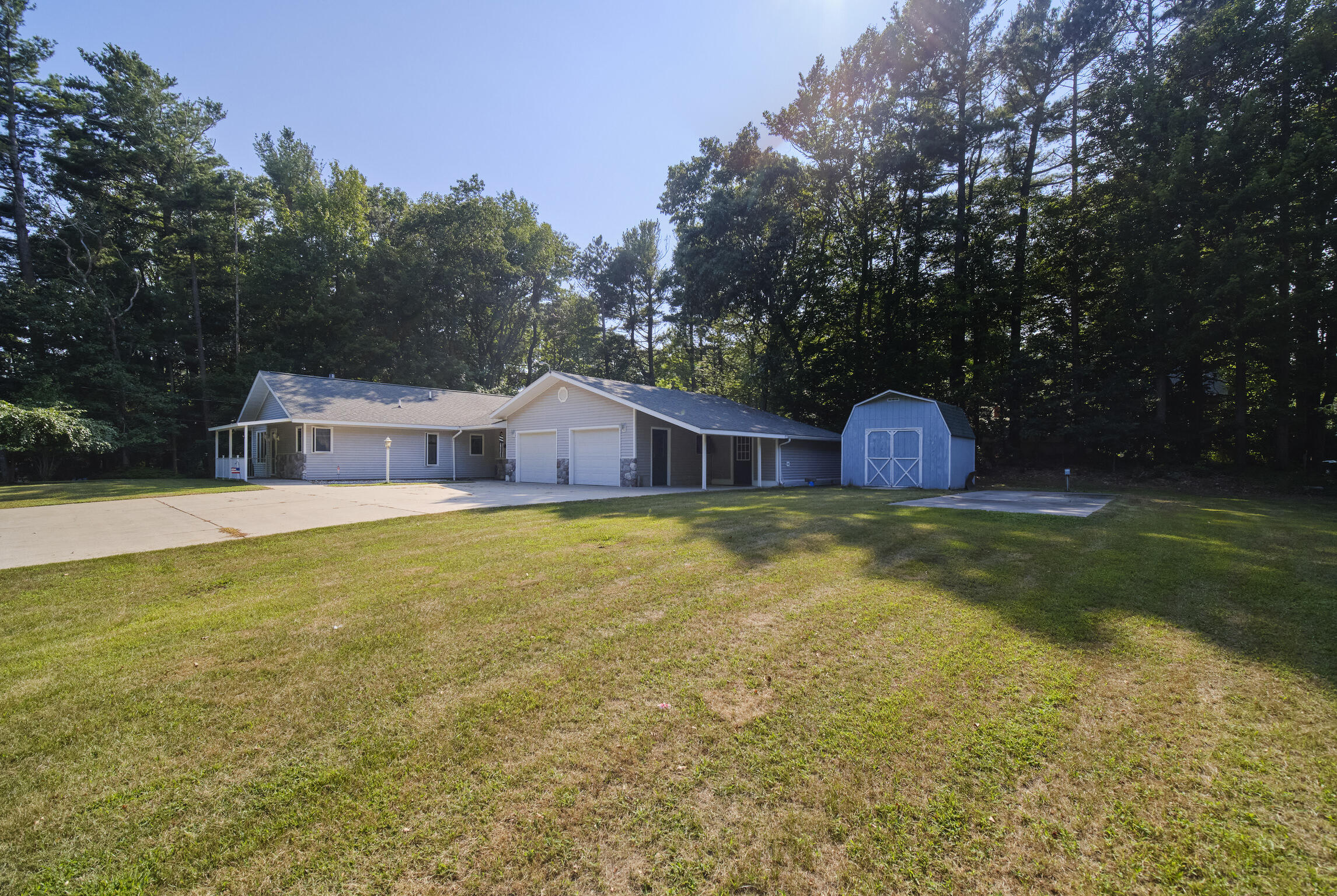 3423 Balsam Avenue Property Photo 4