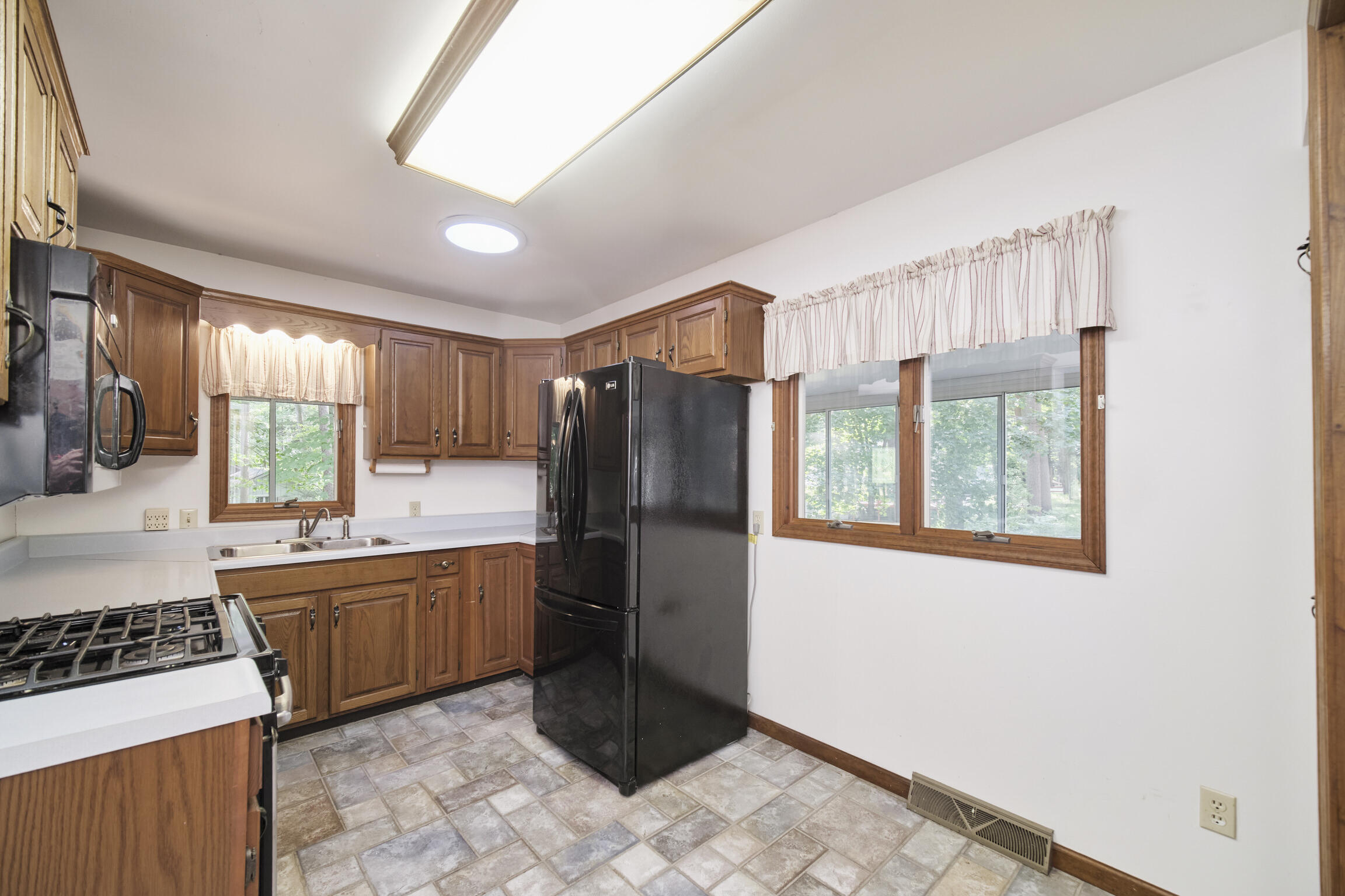3423 Balsam Avenue Property Photo 17