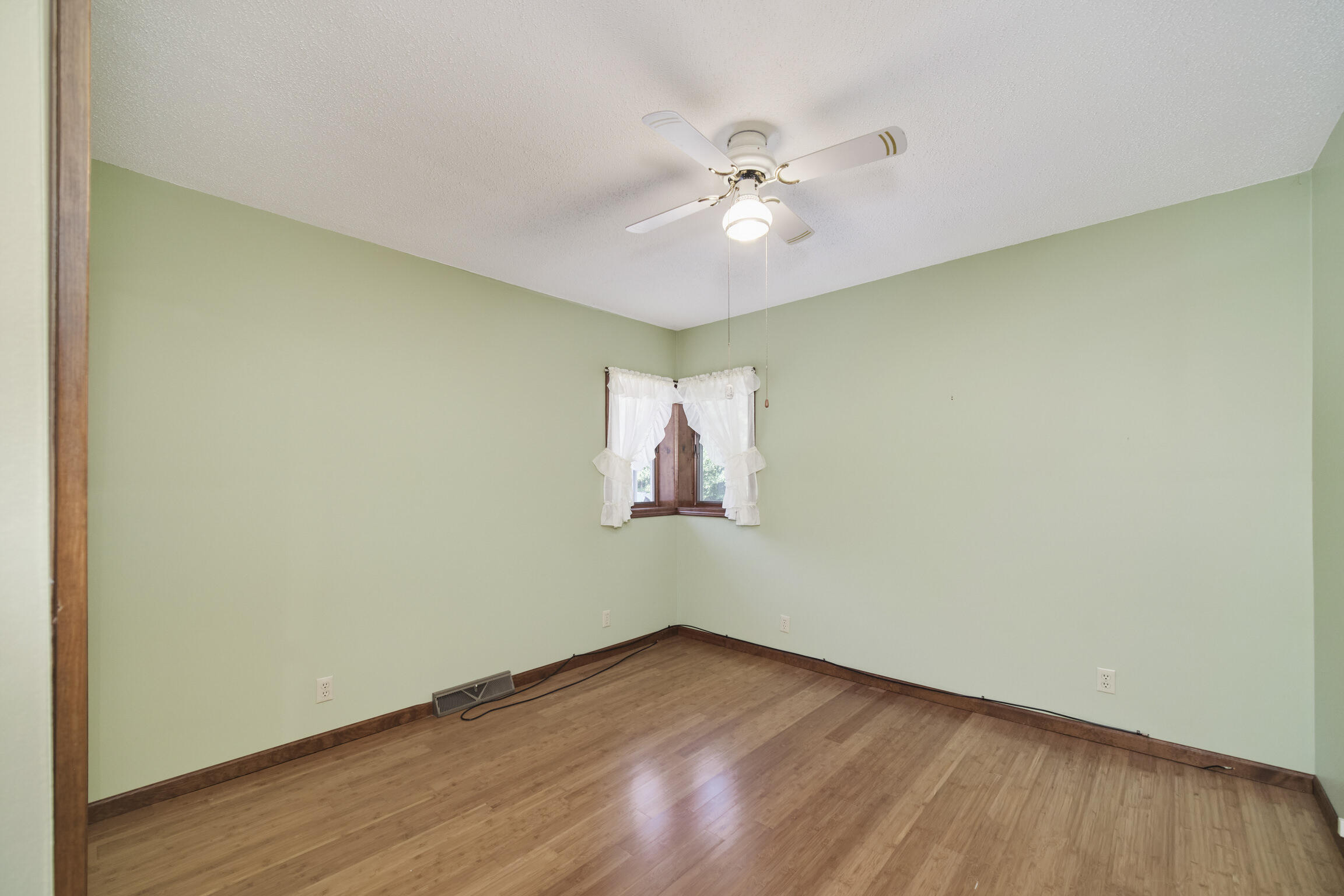 3423 Balsam Avenue Property Photo 28