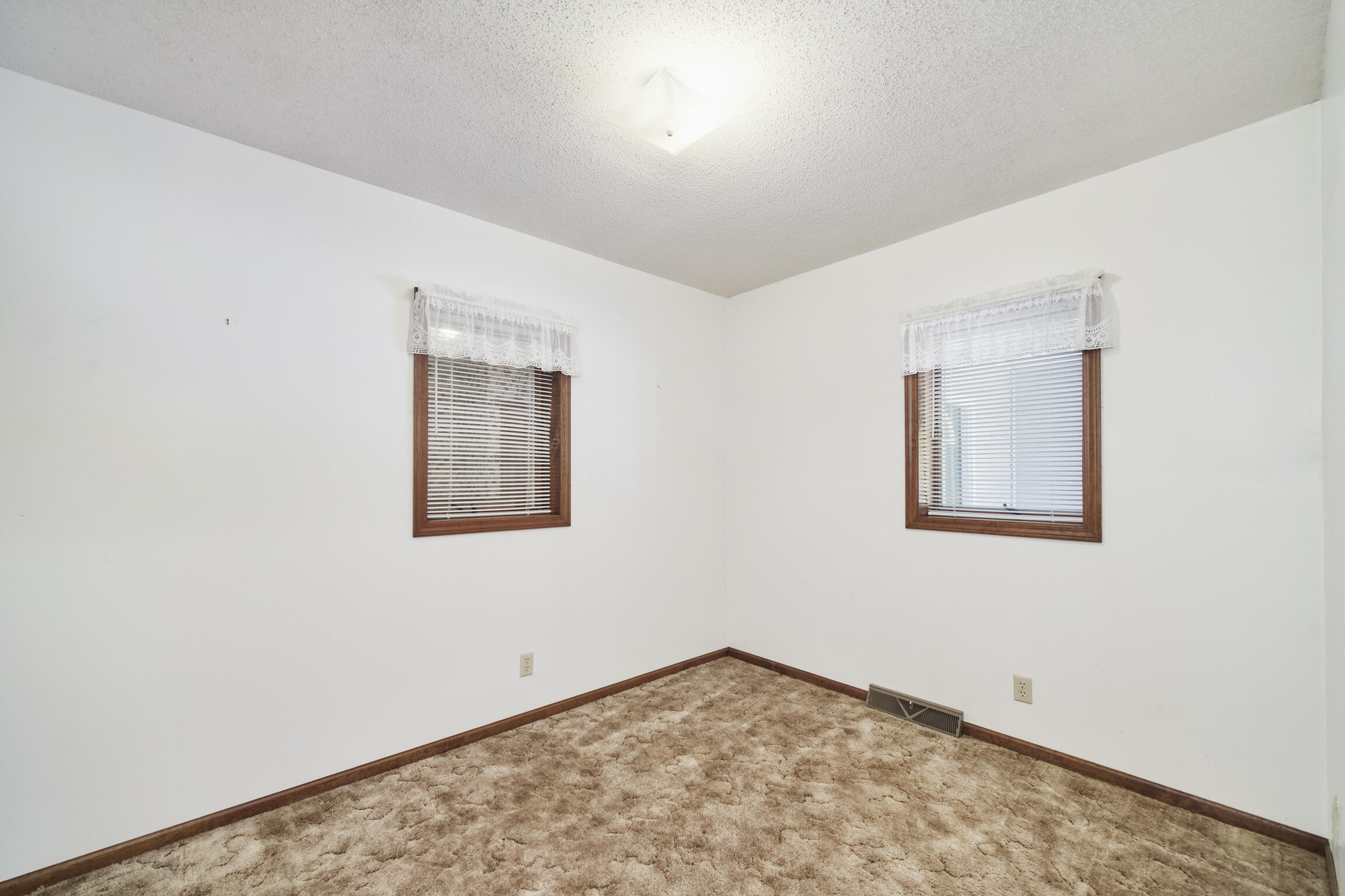 3423 Balsam Avenue Property Photo 32