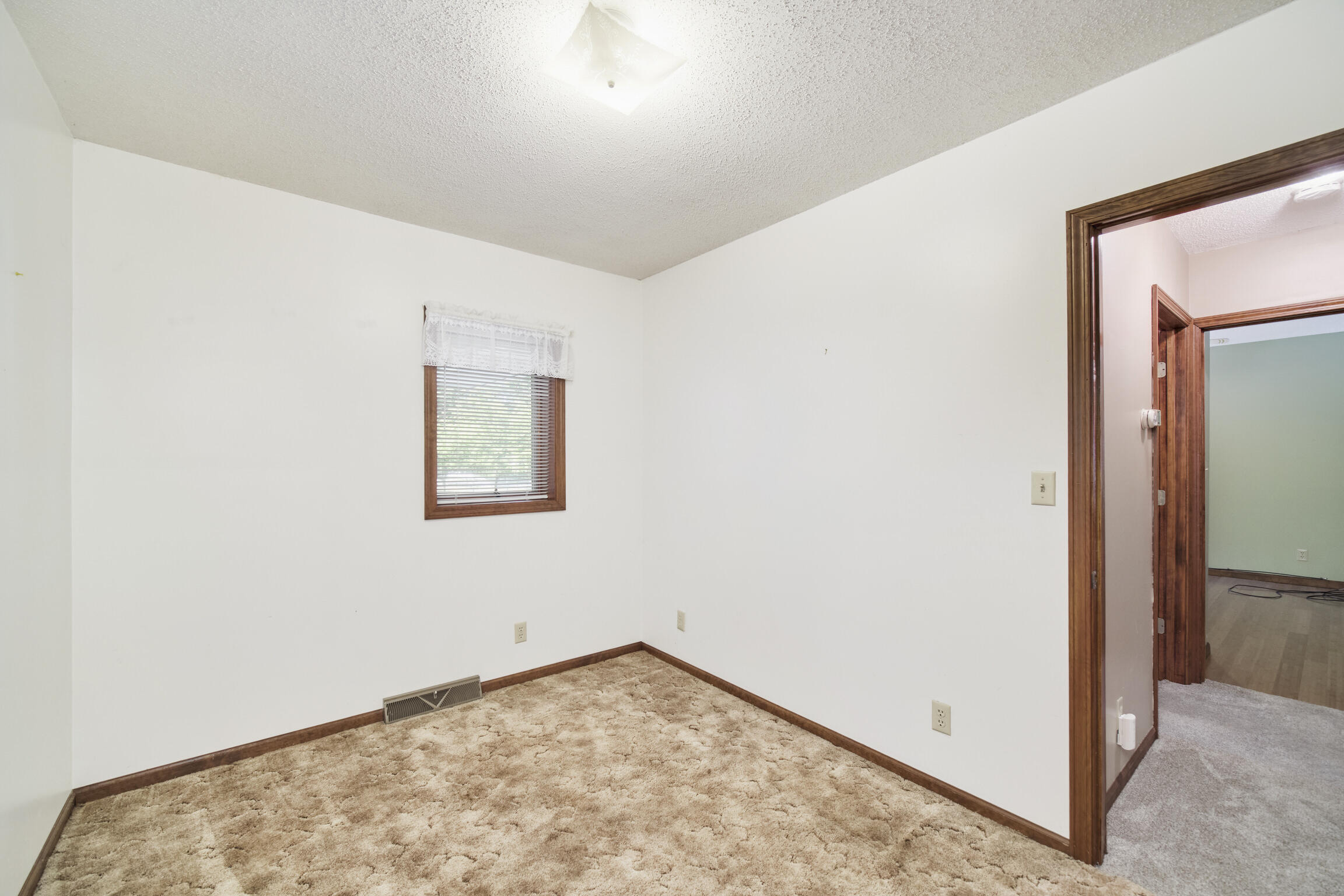 3423 Balsam Avenue Property Photo 33