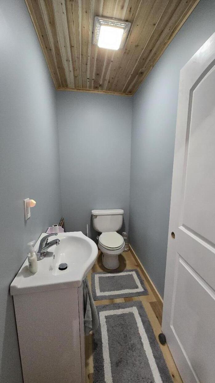 11118 E Grand River Avenue Property Photo 21