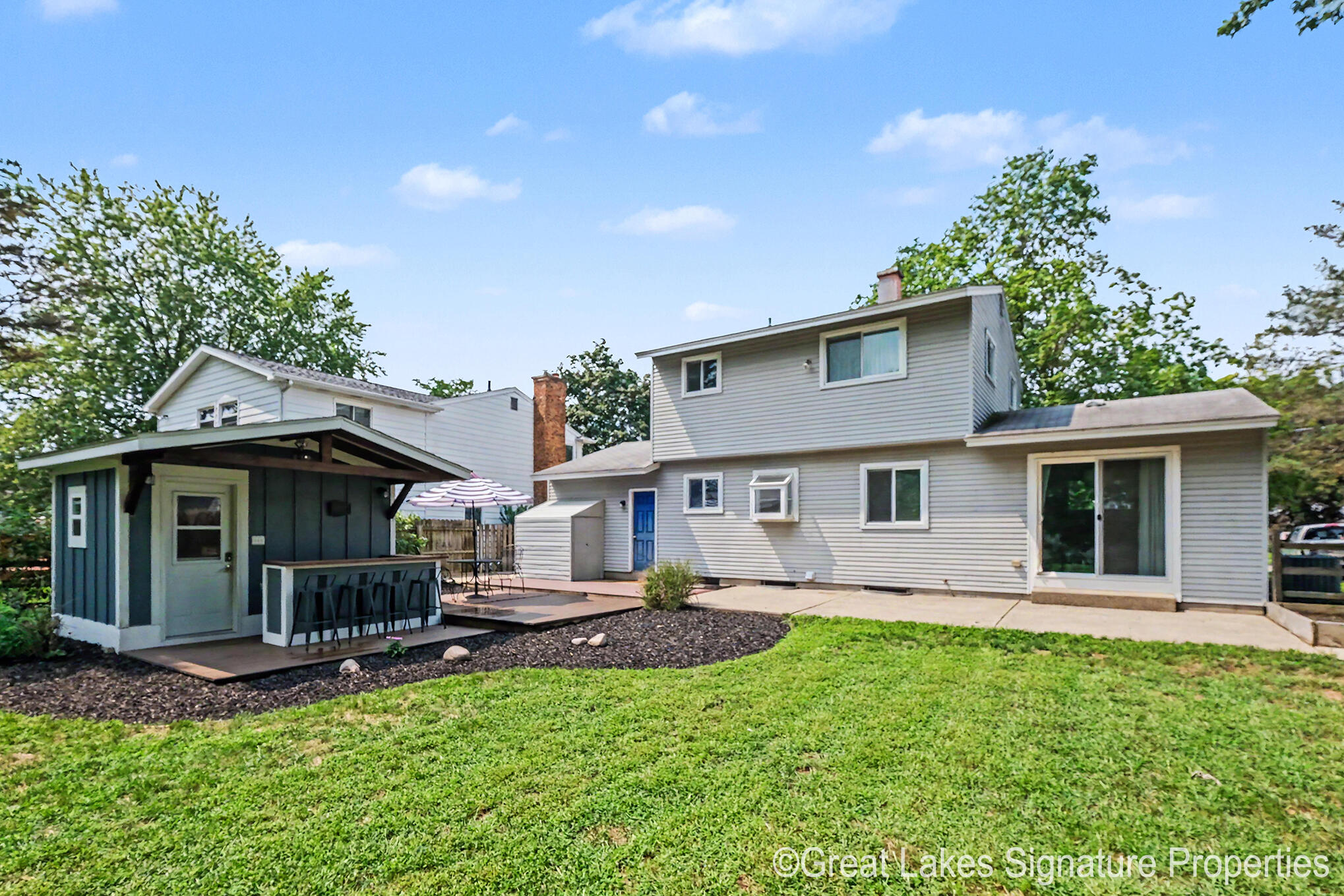 8282 Courtland Drive Ne Property Photo 6