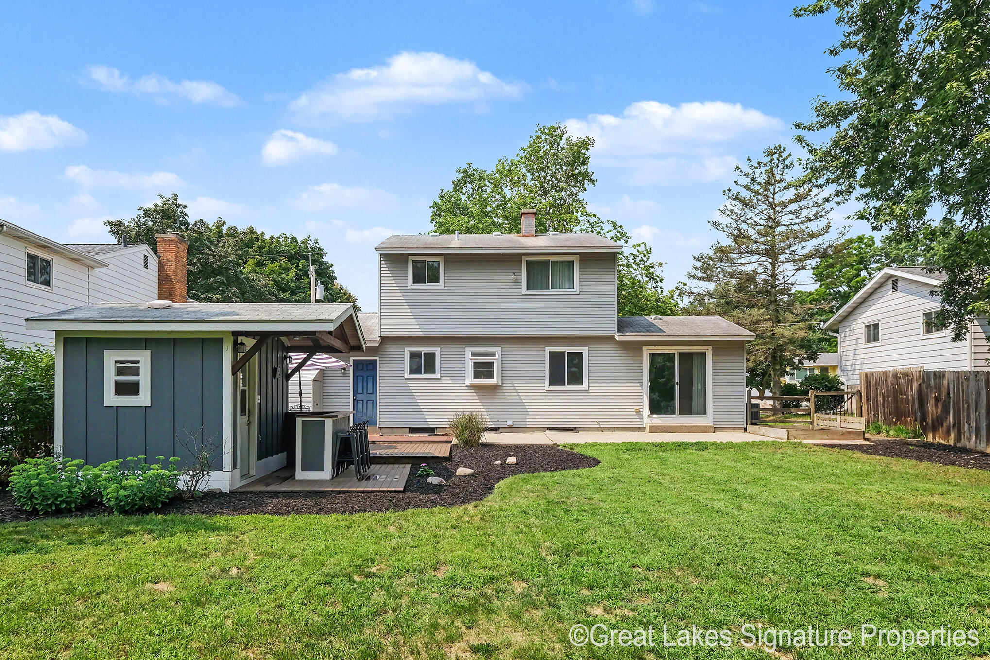 8282 Courtland Drive Ne Property Photo 7