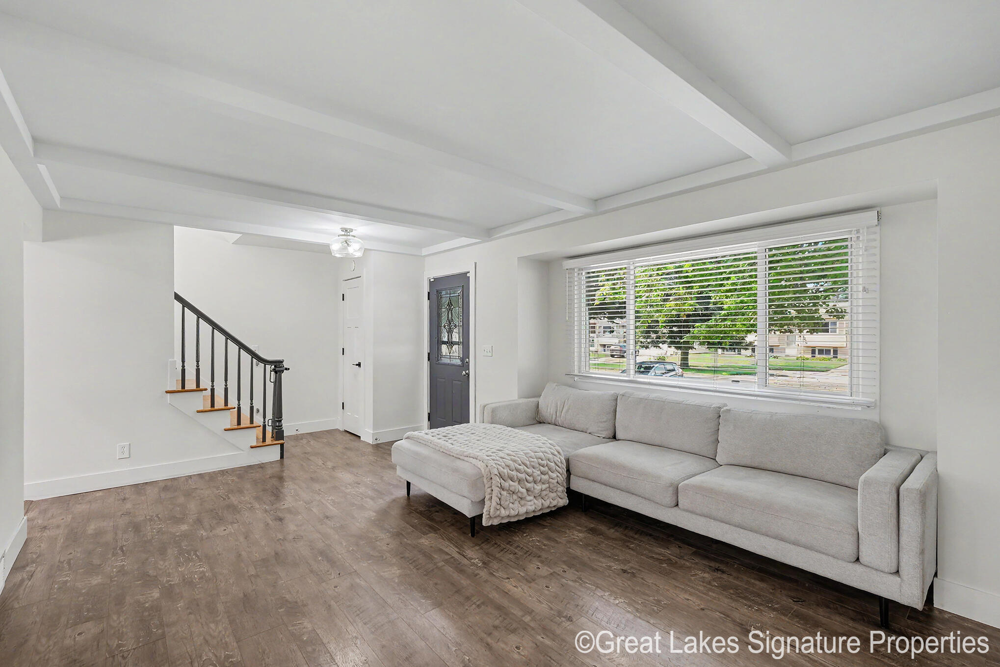 8282 Courtland Drive Ne Property Photo 10